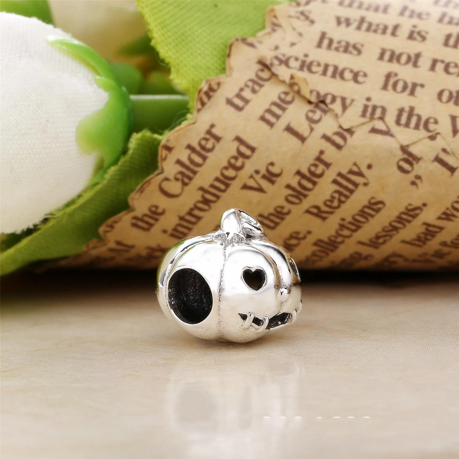 PANDORA Sweet Pumpkin Charm - 797596