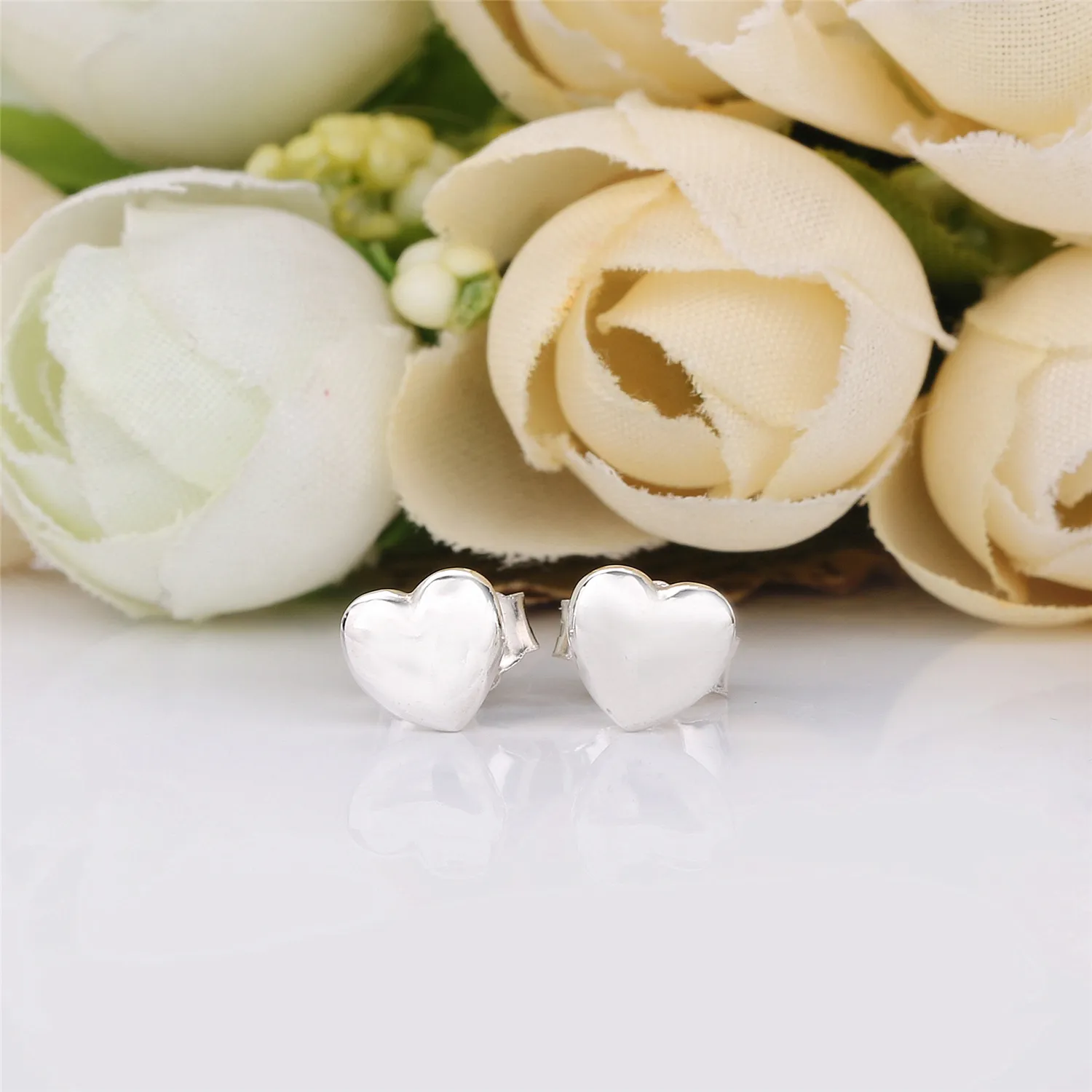 PANDORA Hearts Stud Earrings - 290550