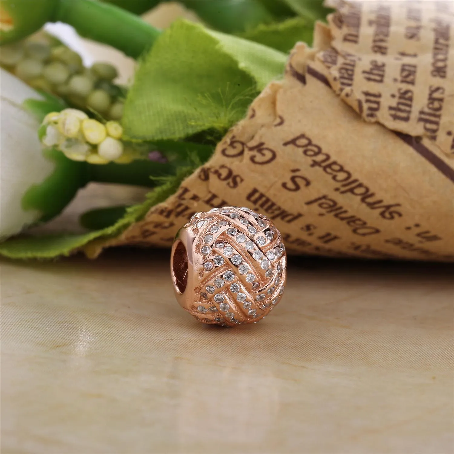 Sparkling Love Knot Charm, PANDORA Rose™ & Clear CZ - 781537CZ