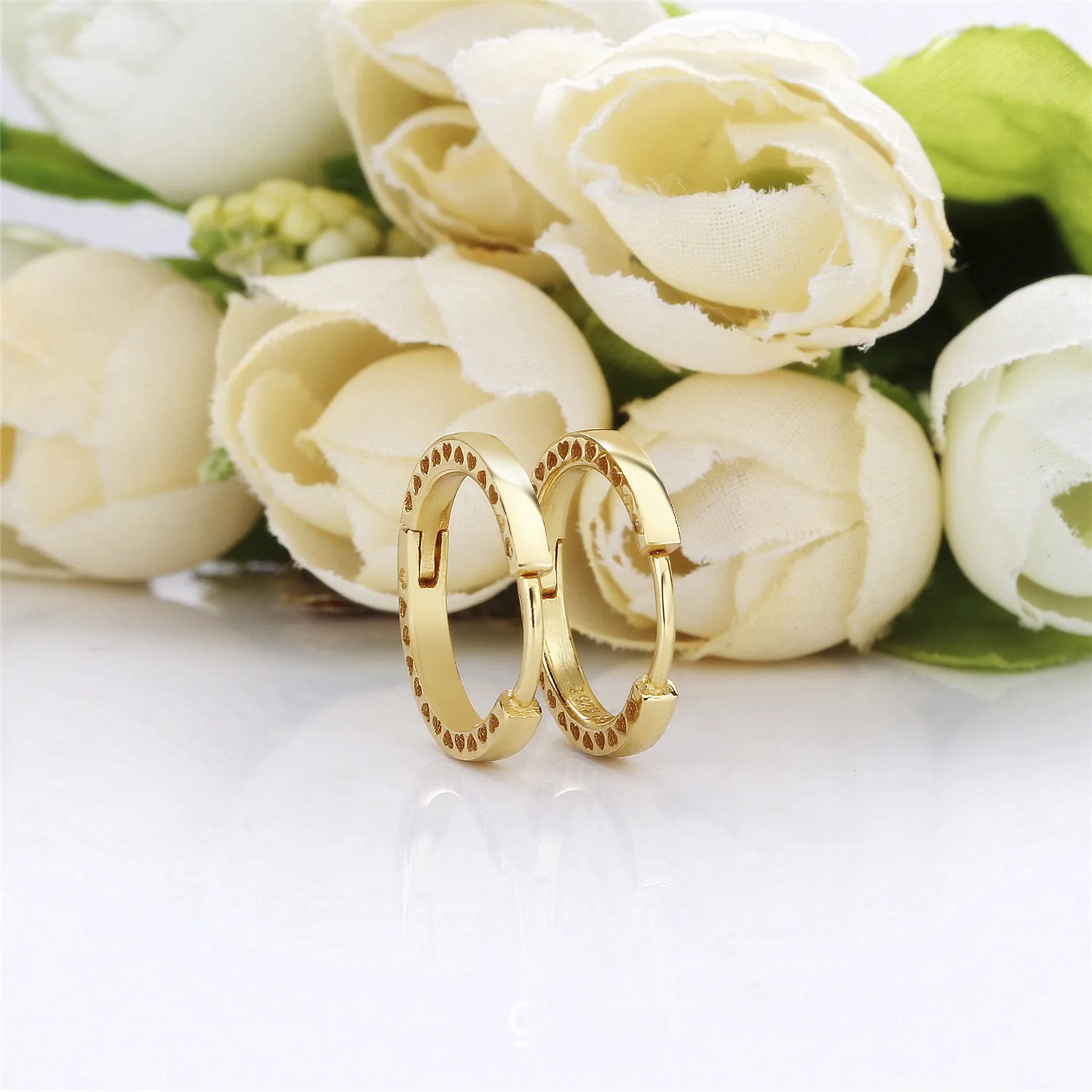 Hearts of Pandora Hoop Earrings, Pandora Shine™ - 267939