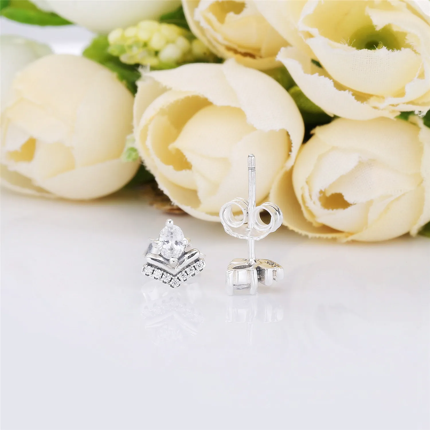 PANDORA Classic Wishes Stud Earrings in Silver - 297787CZ