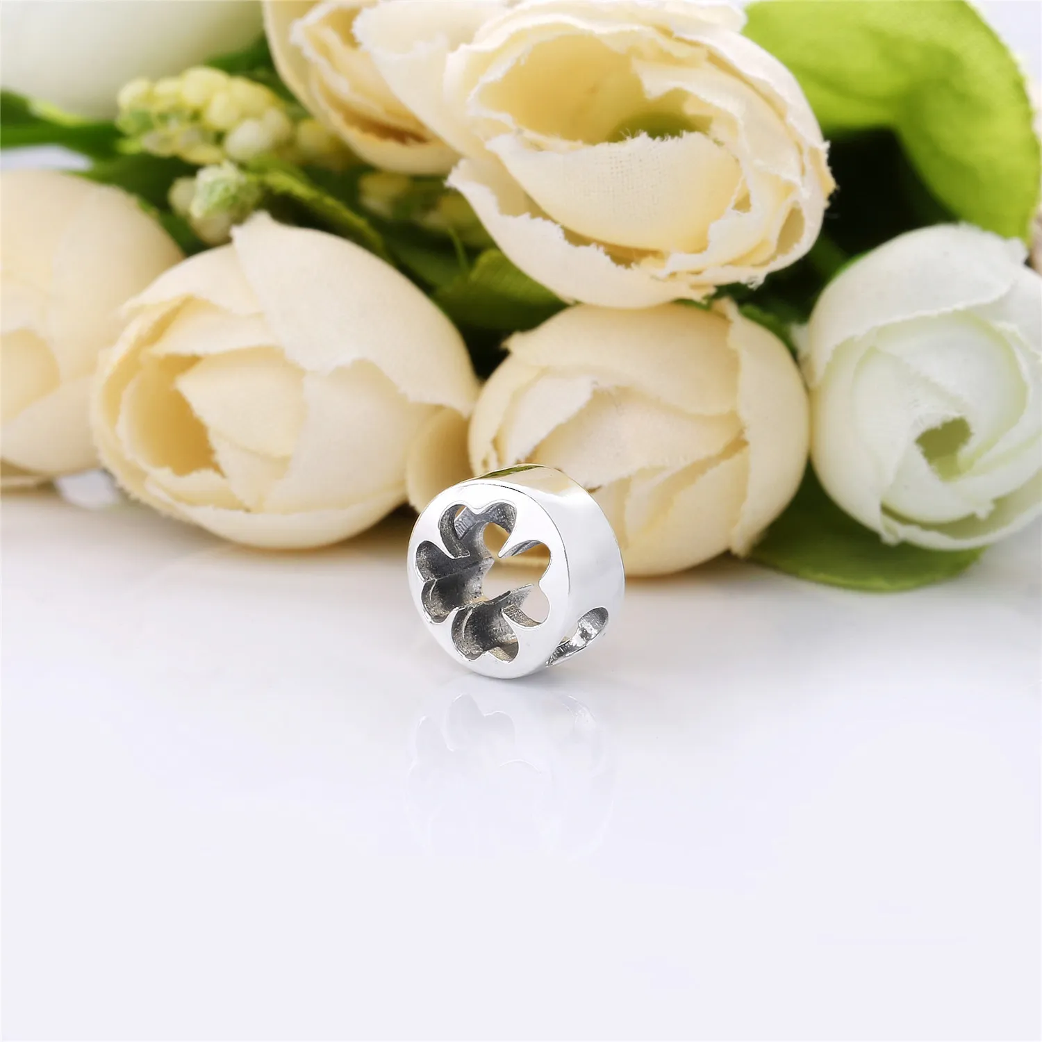 PANDORA Clover Cut Out Charm - 797868