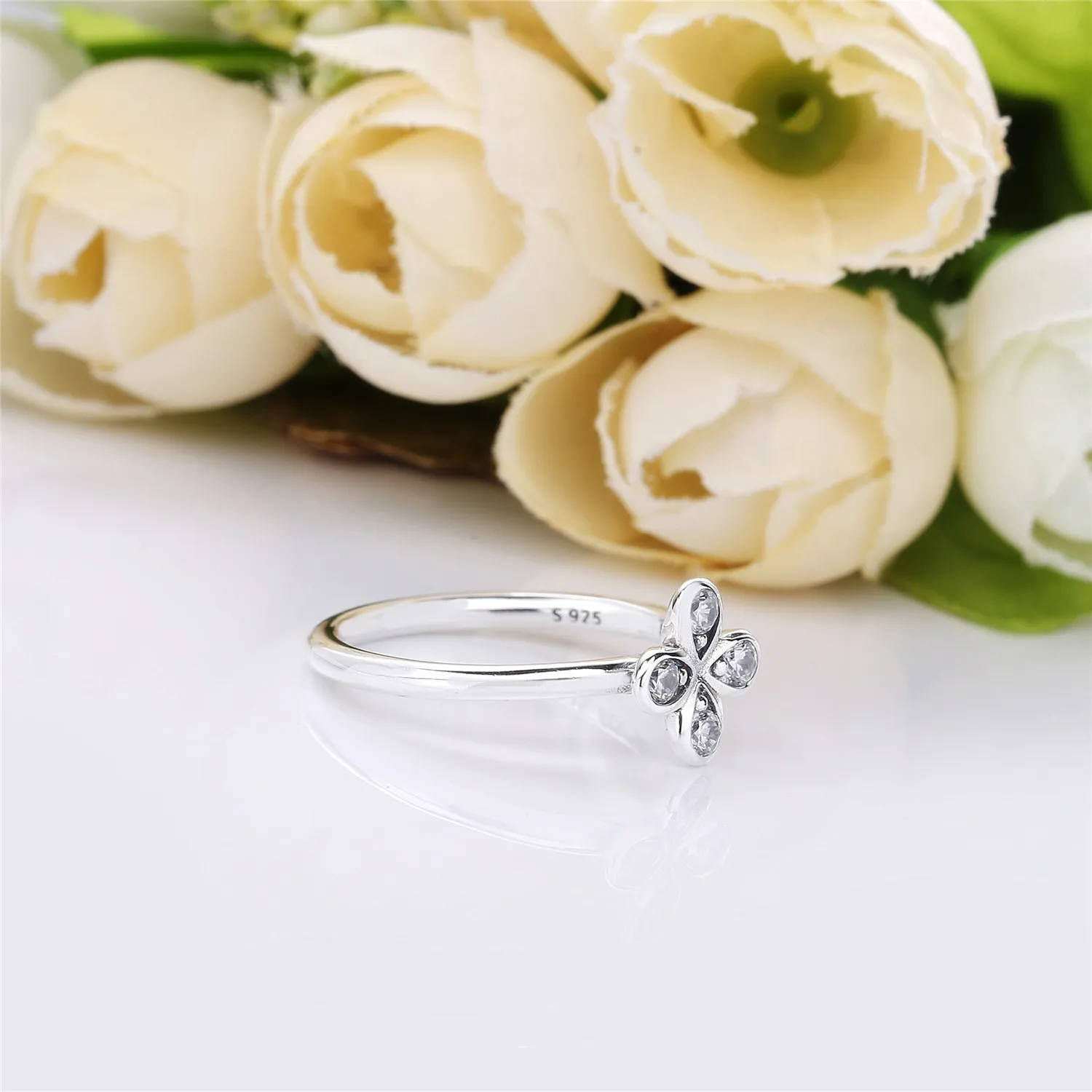 PANDORA Four-Petal Flower Ring - 197967CZ