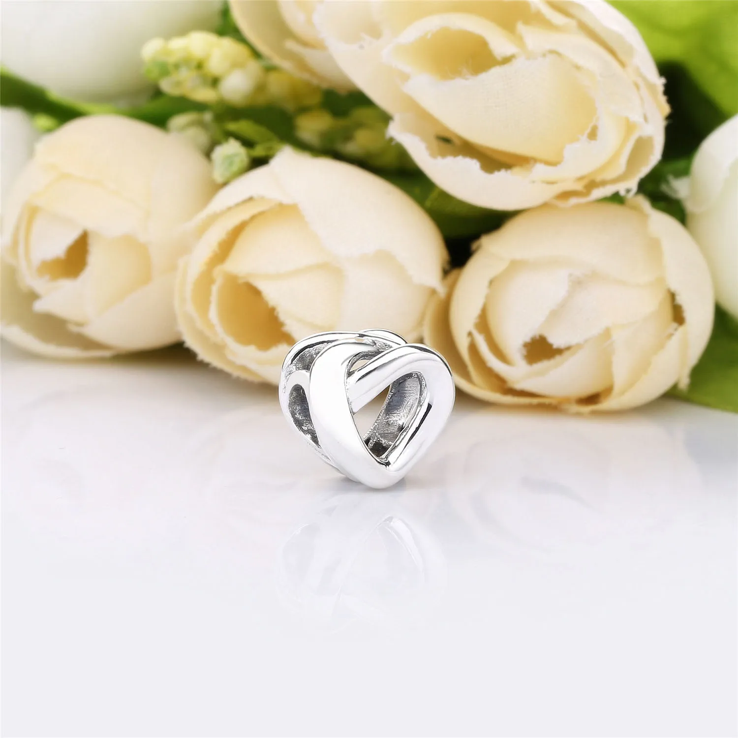 PANDORA Knotted Heart Charm - 798081