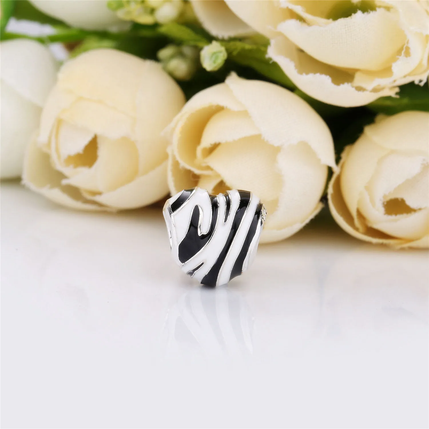 PANDORA Wild Stripes Charm - 798056ENMX