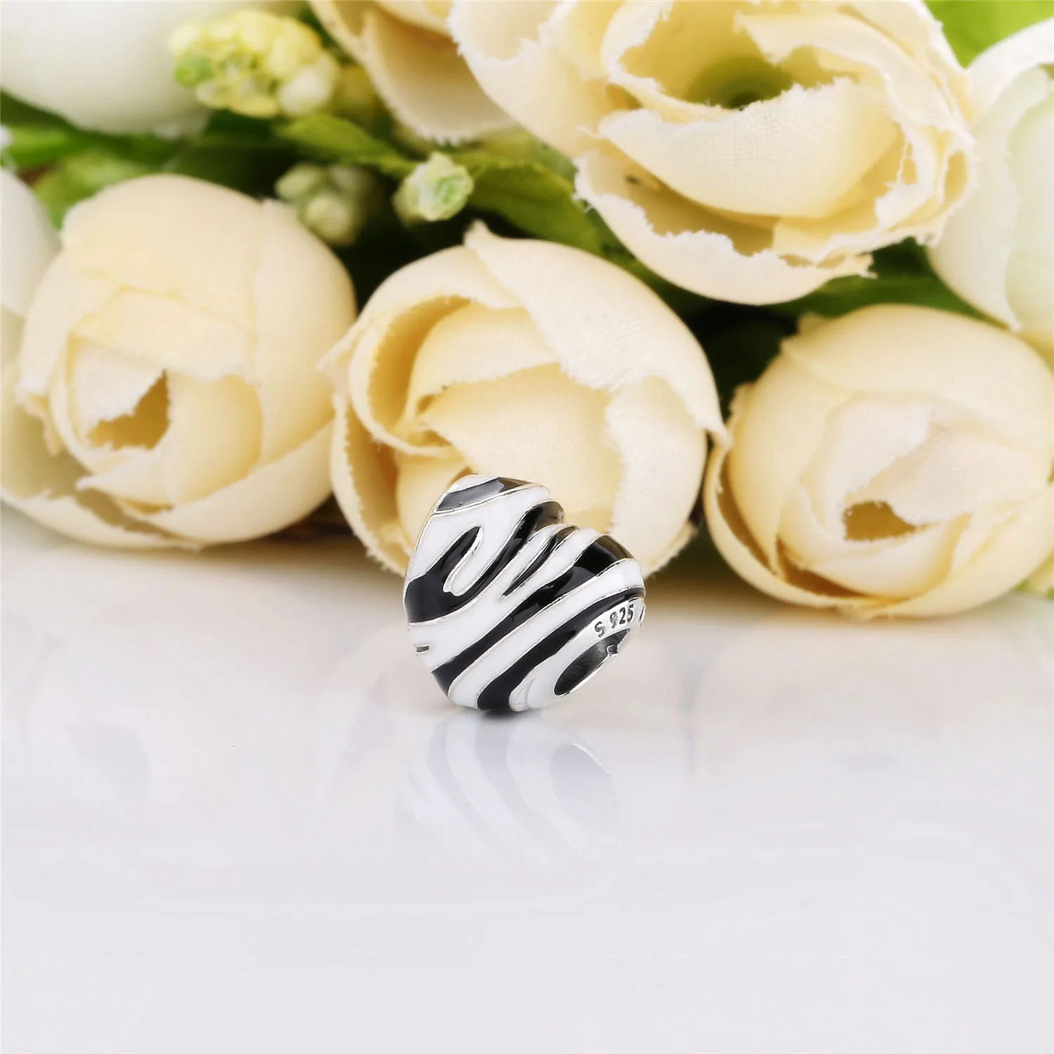 PANDORA Wild Stripes Charm - 798056ENMX