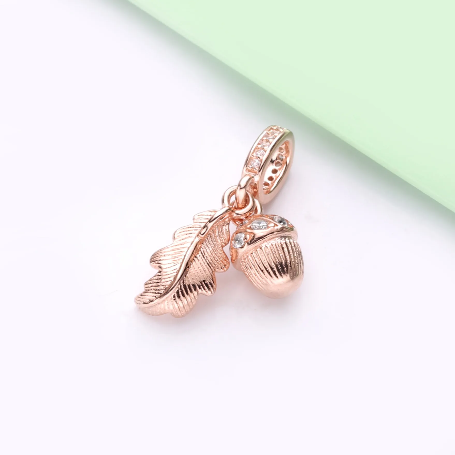 PANDORA Acorn Leaf Dangle Charm - 788248CZ