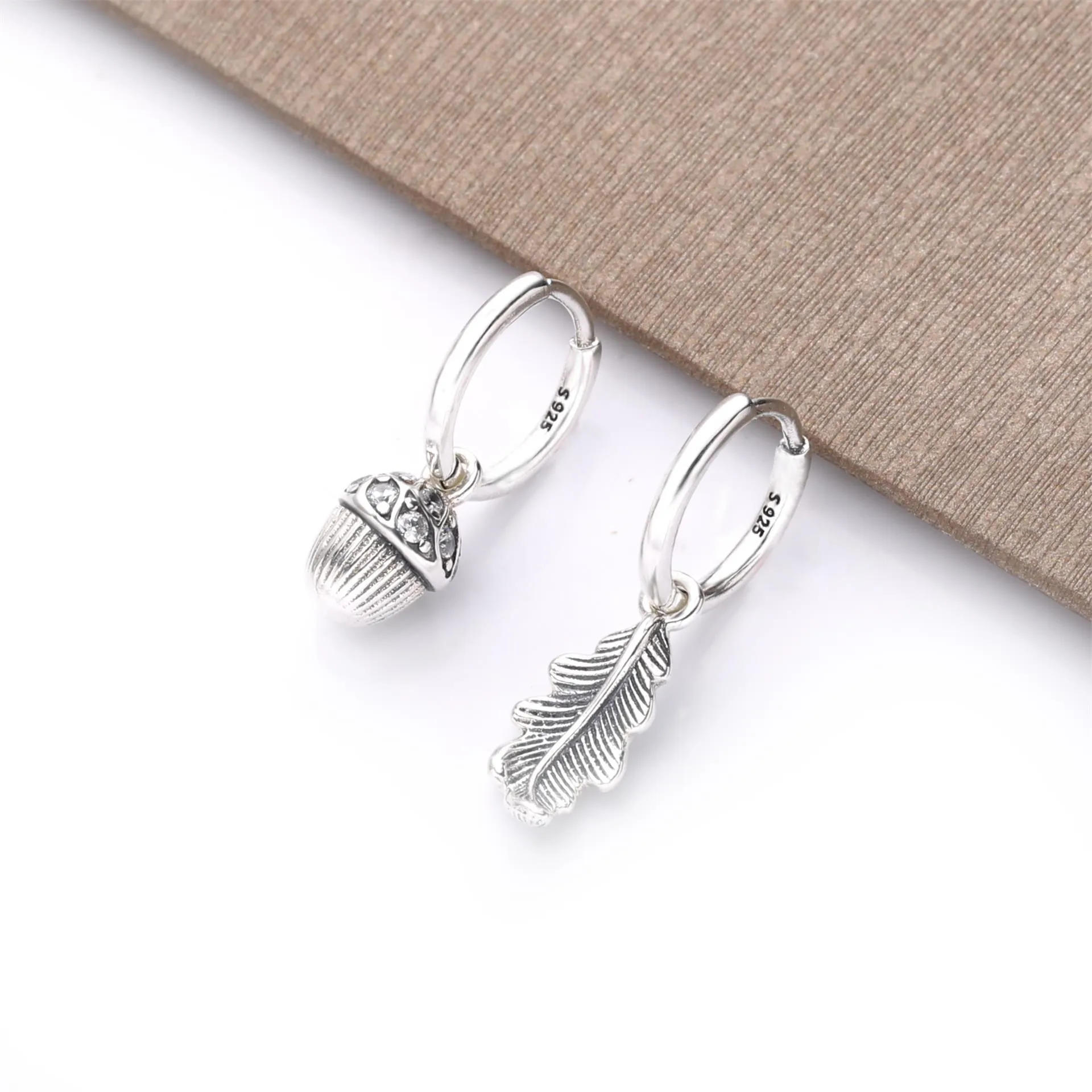 PANDORA Acorn Leaf Hoop Earrings - 298603C01