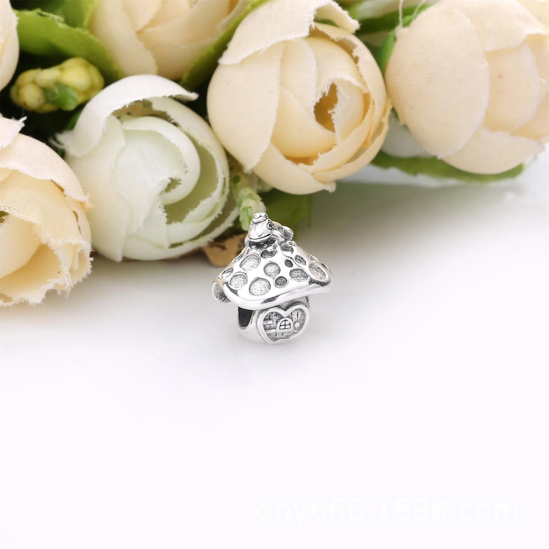 PANDORA Mushroom Frog Charm - 798558C00