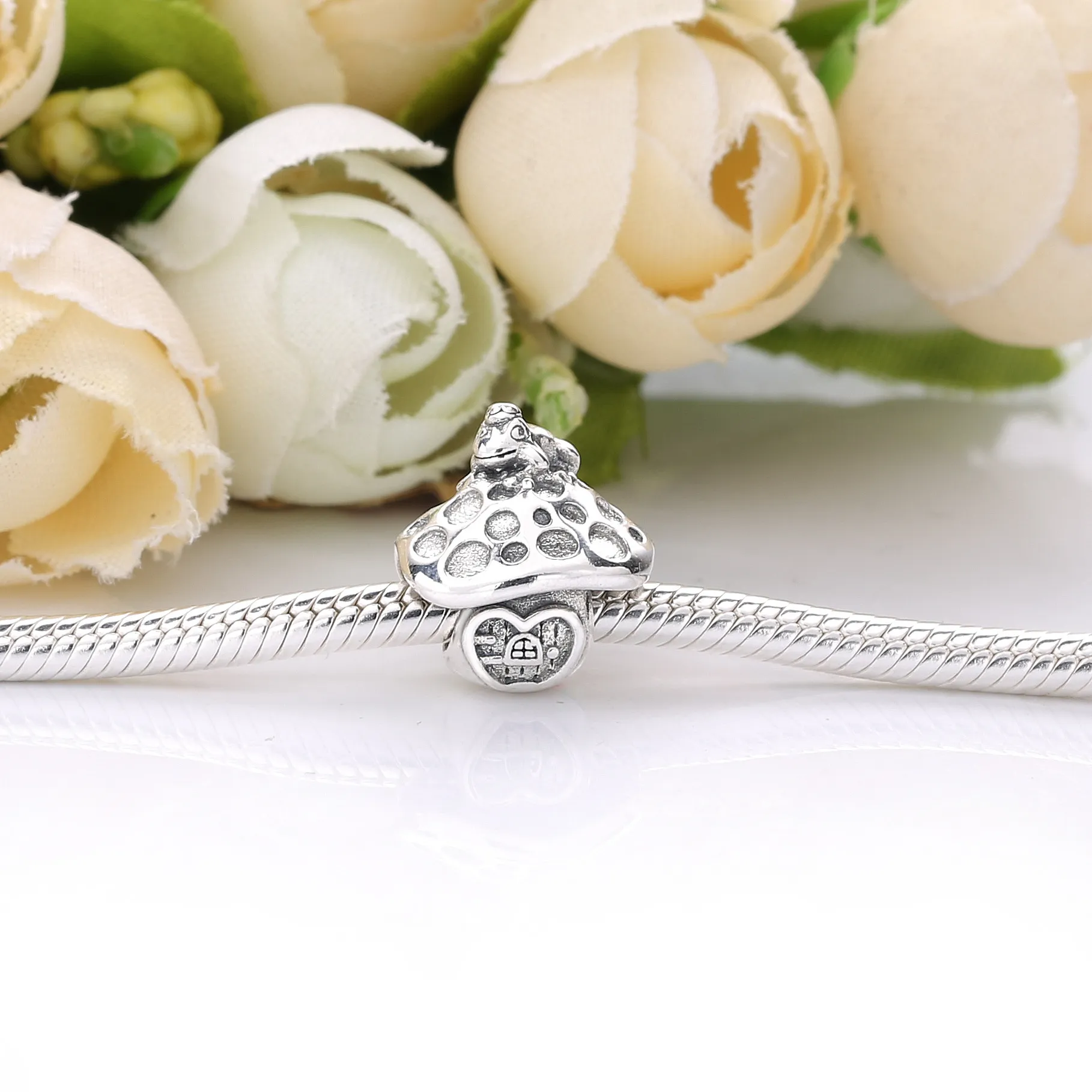 PANDORA Mushroom Frog Charm - 798558C00