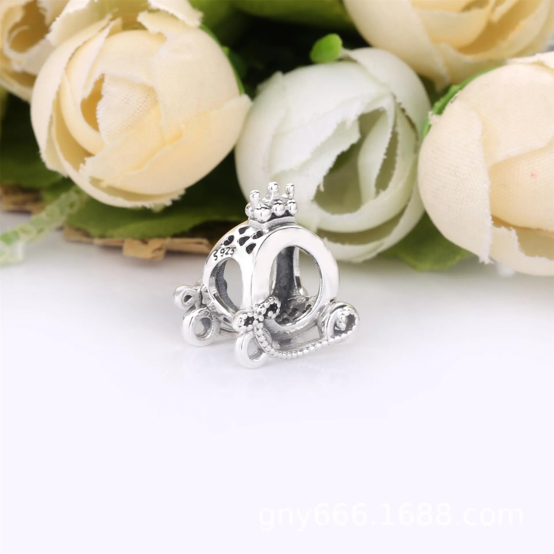 PANDORA Polished Crown O Carriage Charm - 798323