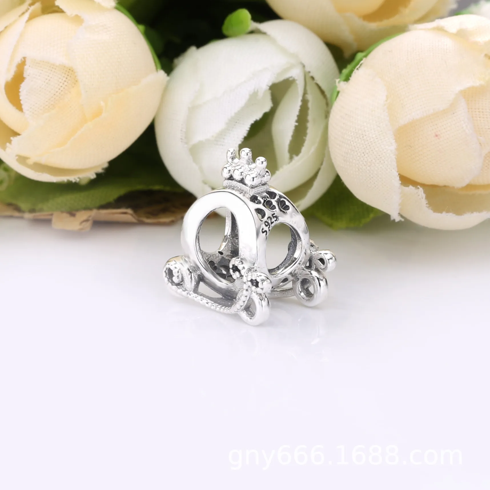 PANDORA Polished Crown O Carriage Charm - 798323