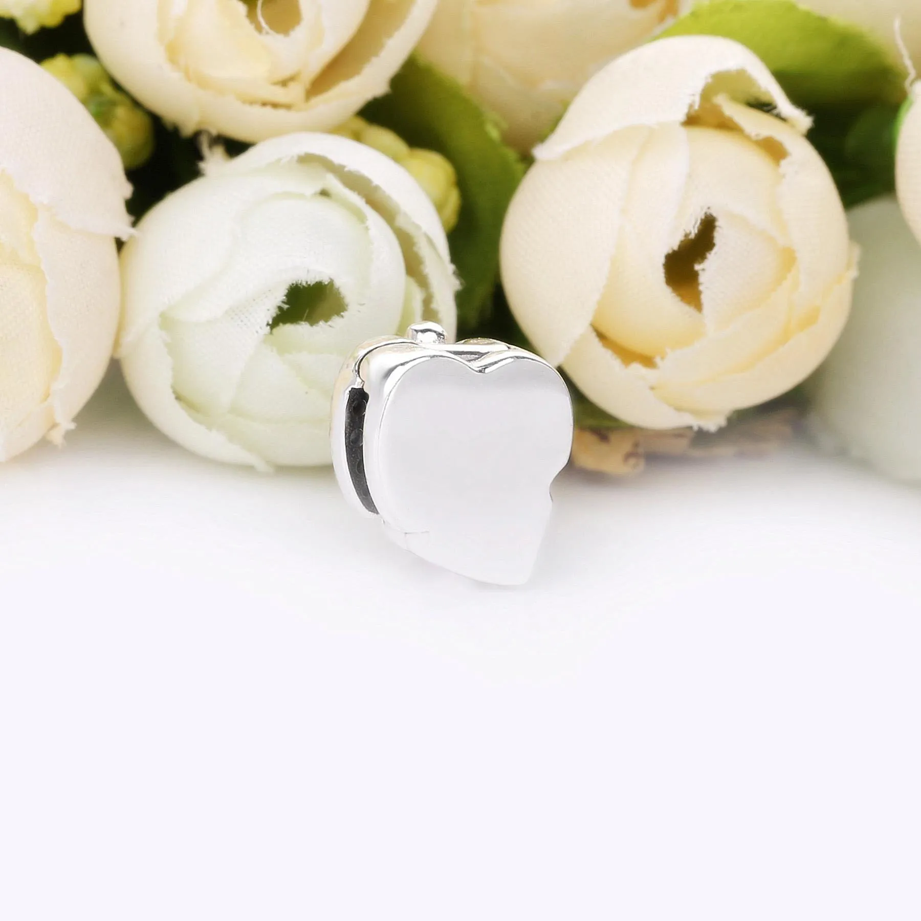 PANDORA Sparkling Leaf Clip Charm - 798293CZ