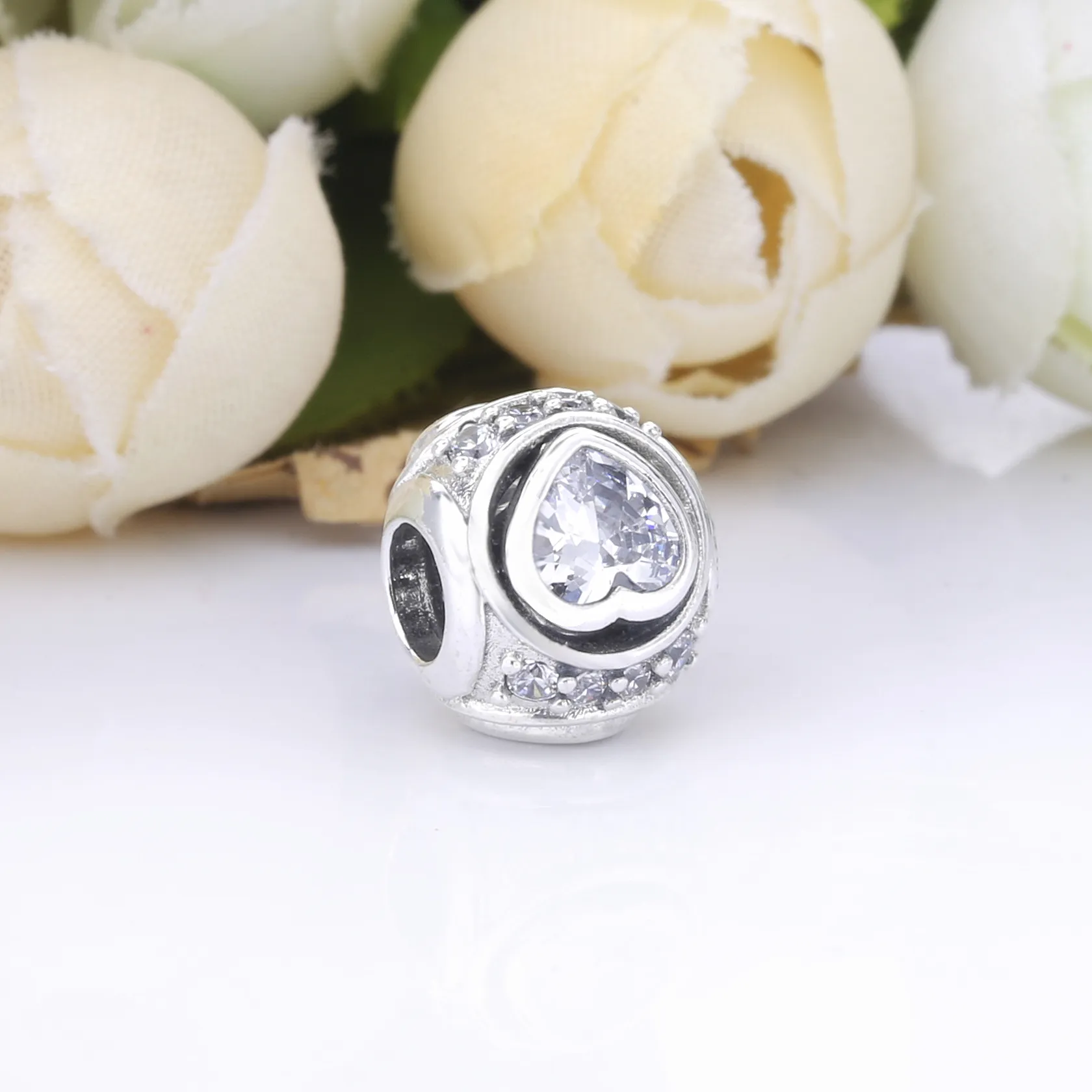 PANDORA Elevated Heart Charm - 798464C01