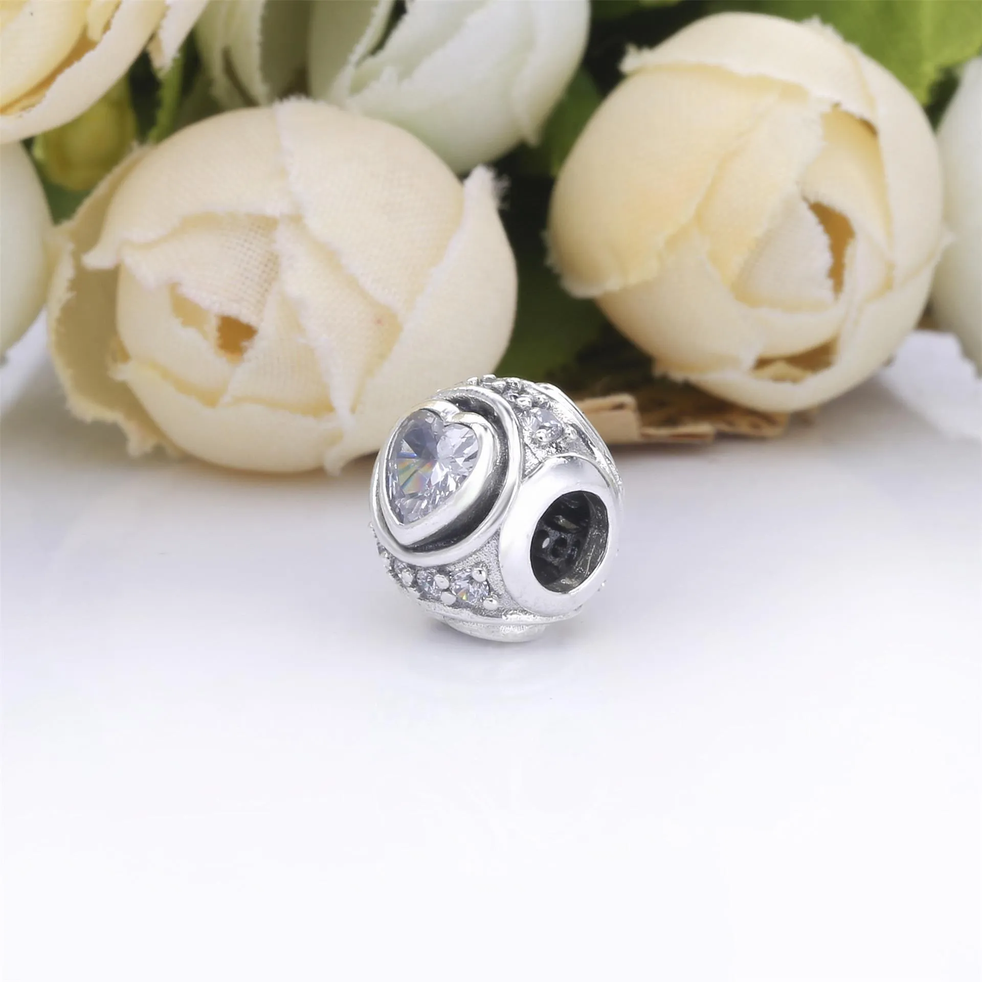 PANDORA Elevated Heart Charm - 798464C01