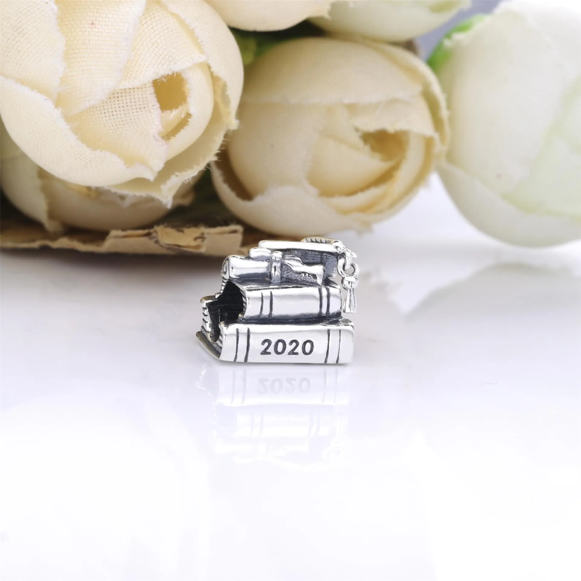 PANDORA 2020 Graduation Books Charm - 798910C00