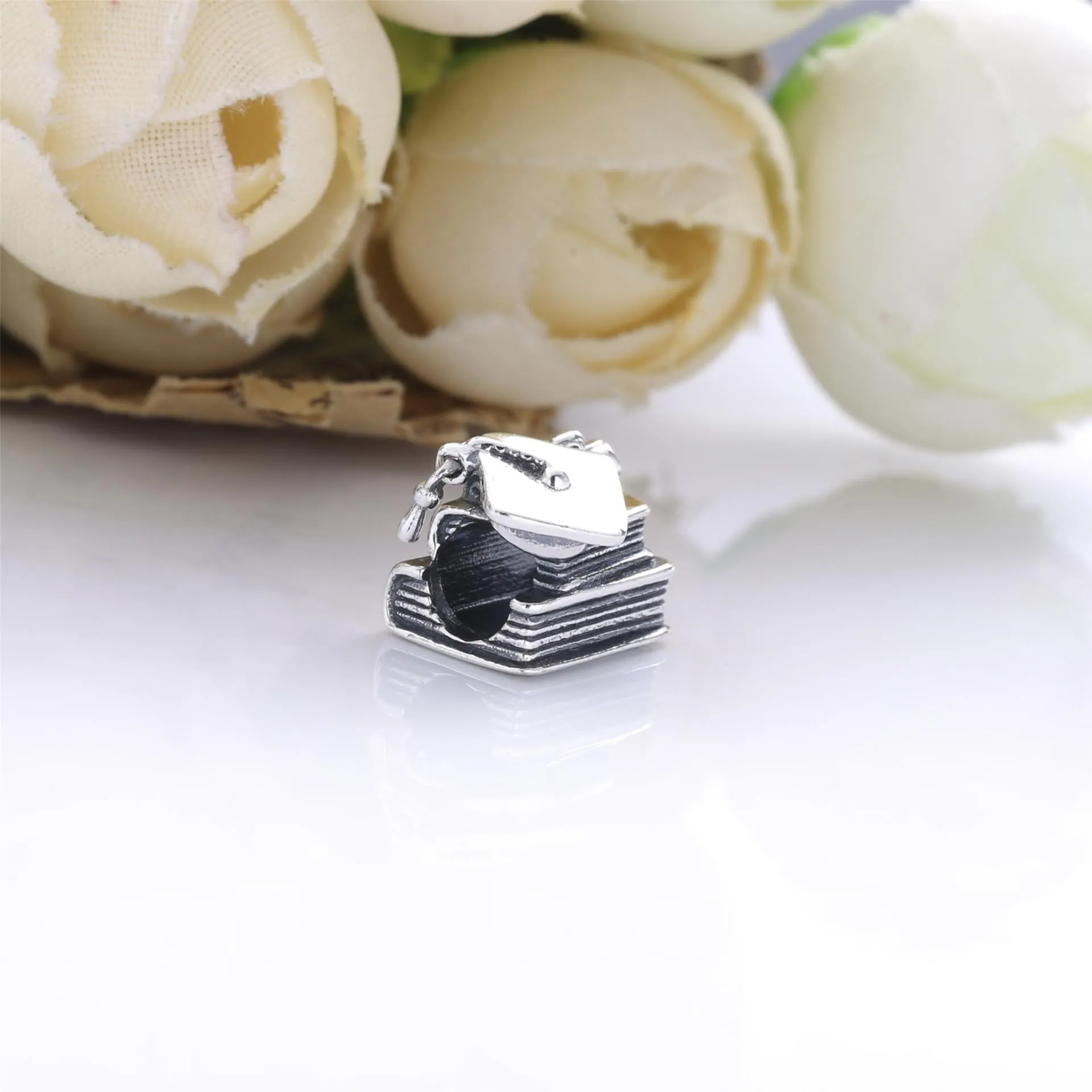 PANDORA 2020 Graduation Books Charm - 798910C00