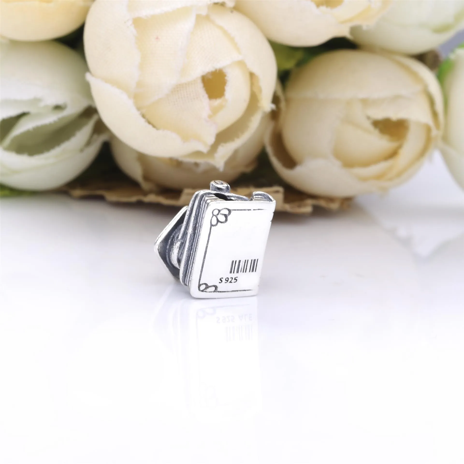 PANDORA 2020 Graduation Books Charm - 798910C00