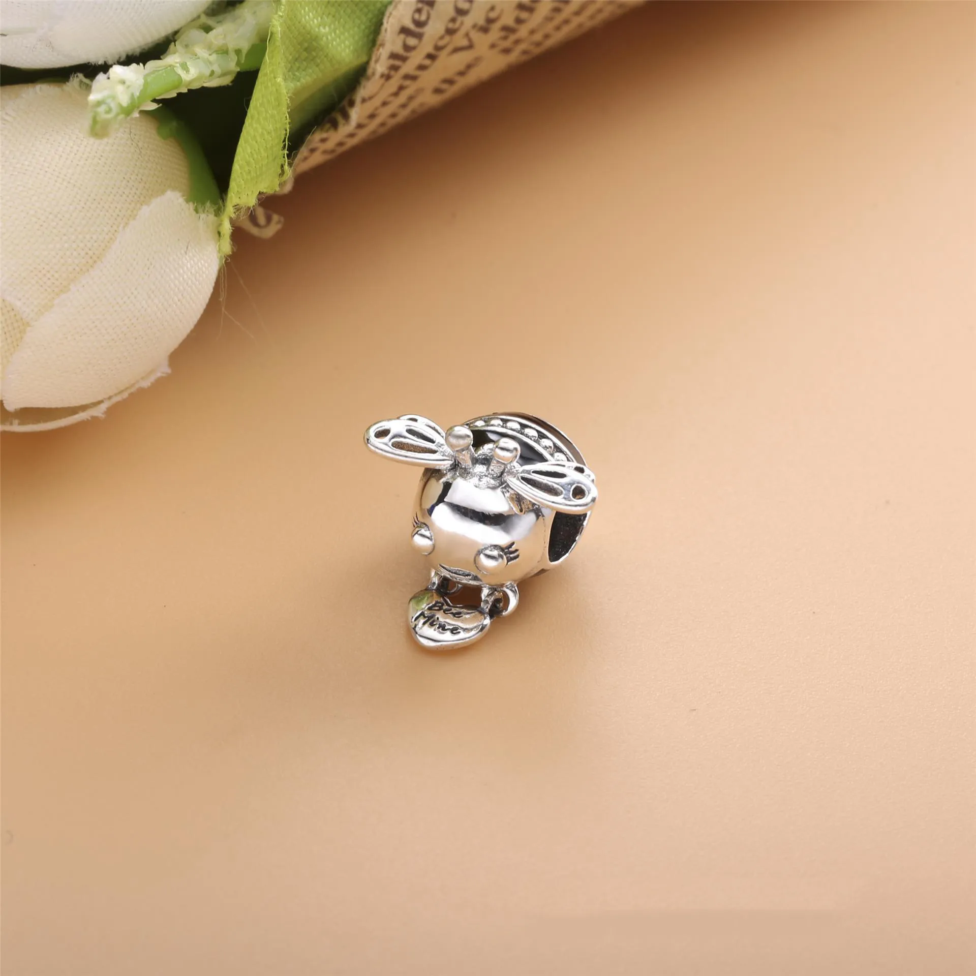 PANDORA Bee Mine Charm - 798789C01