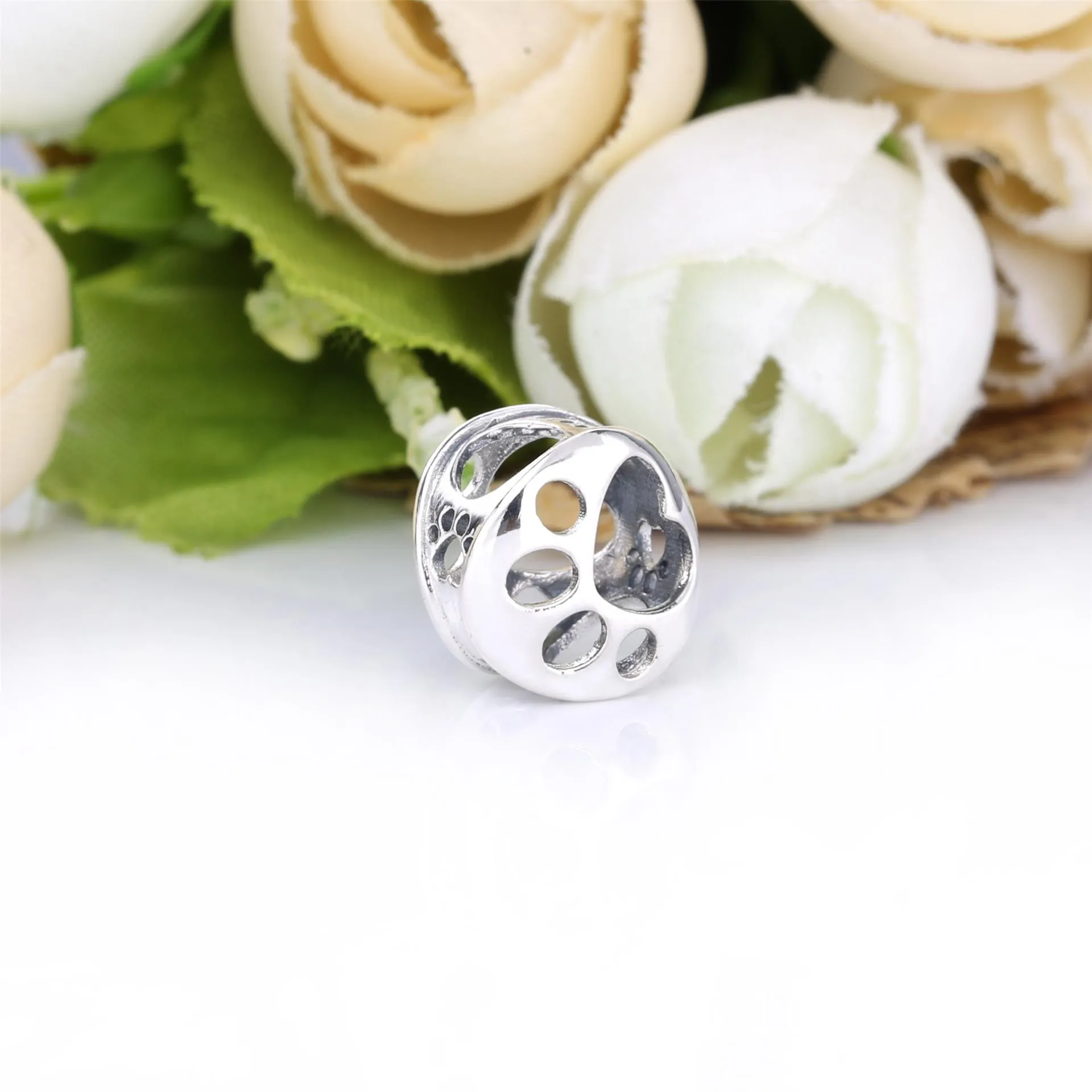 PANDORA Openwork Paw Print Charm - 798869C00