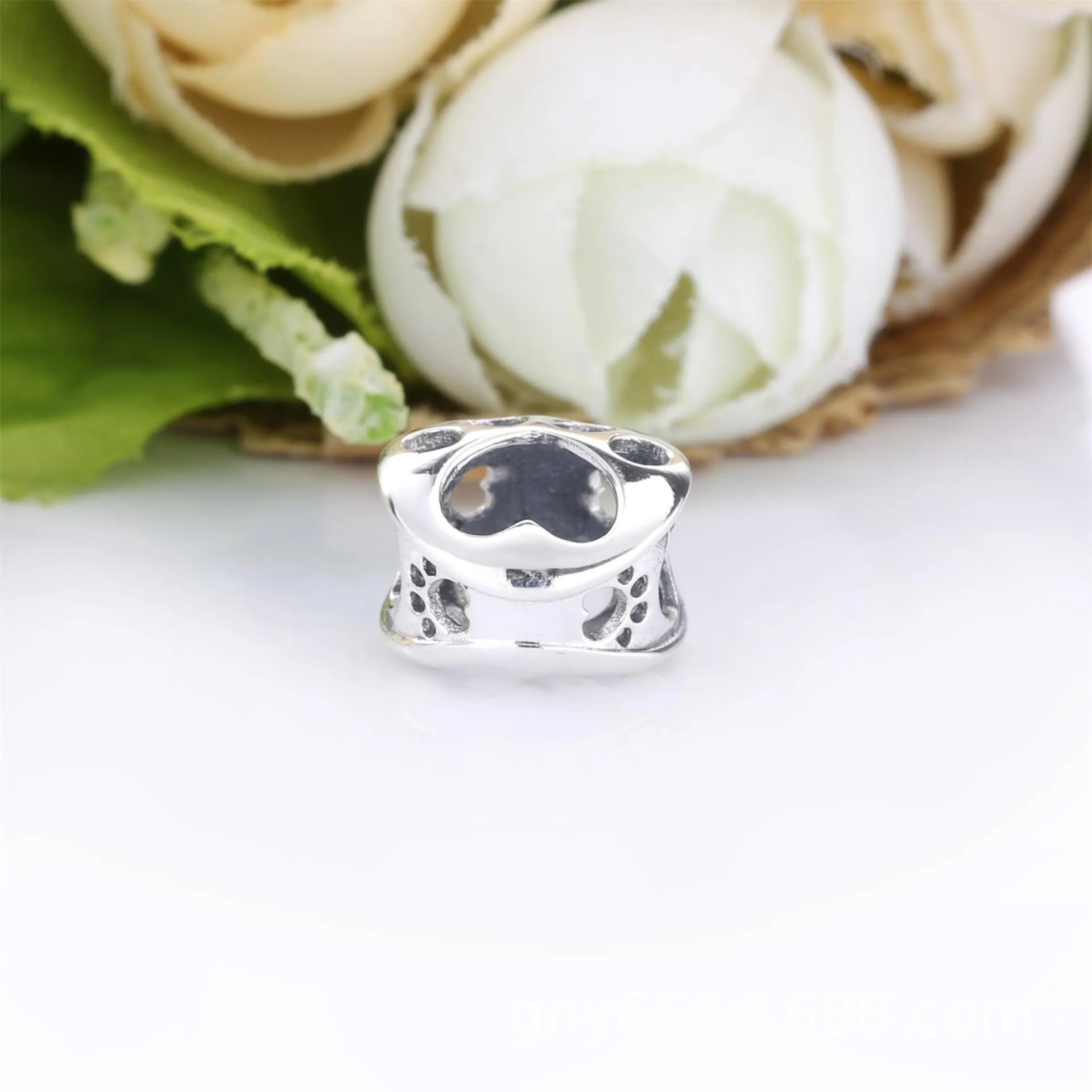 PANDORA Openwork Paw Print Charm - 798869C00