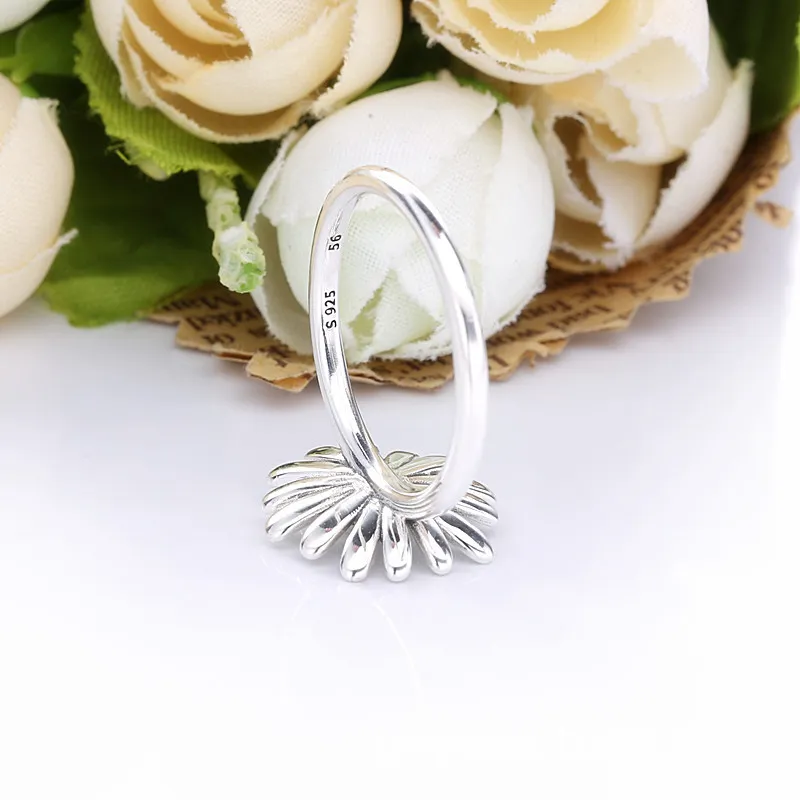 PANDORA Pavé Daisy Flower Statement Ring - 198817C01