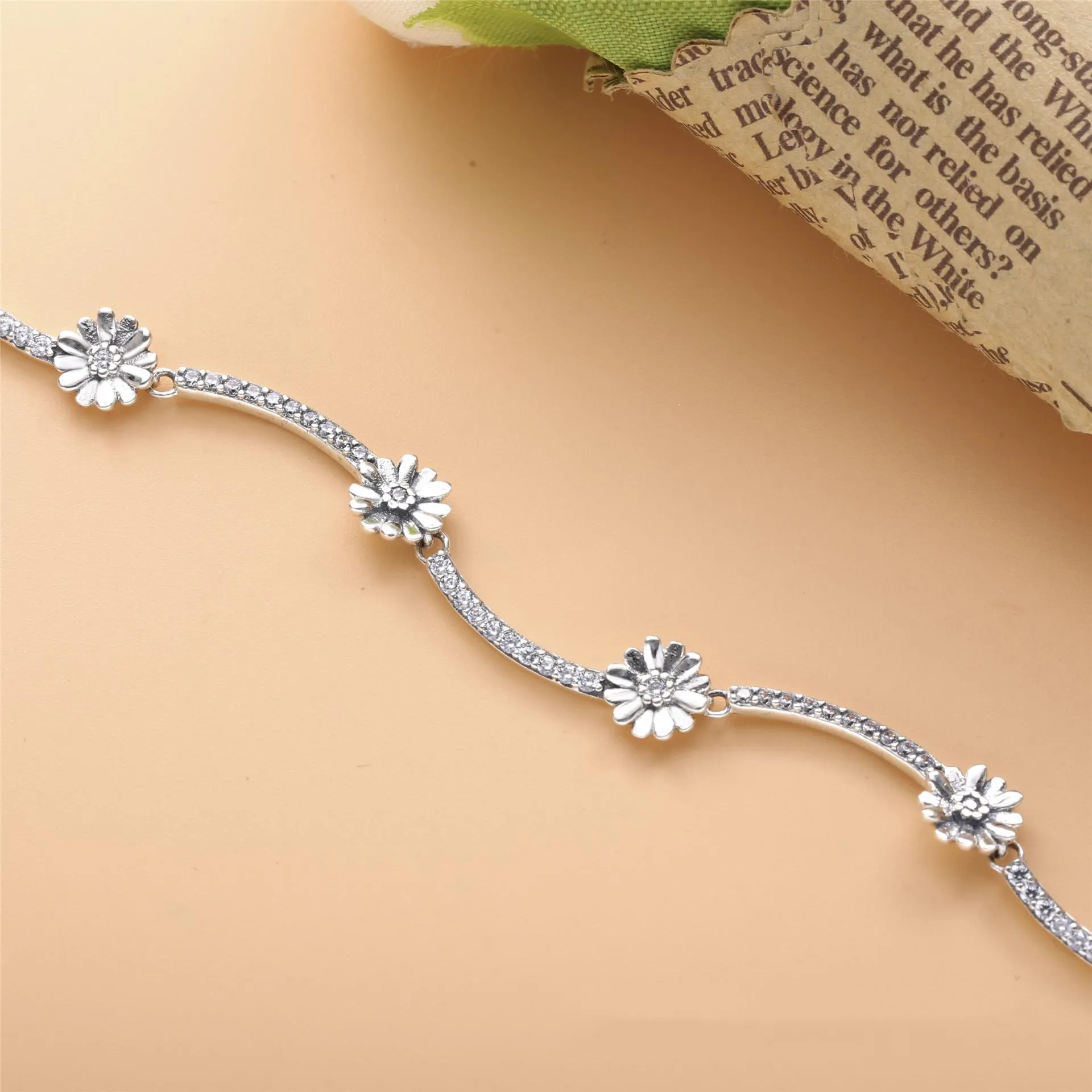 PANDORA Sparkling Daisy Flower Bracelet - 598807C01