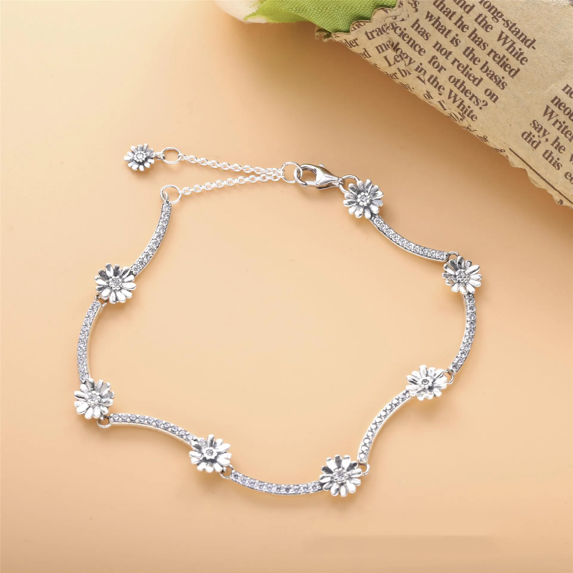 PANDORA Sparkling Daisy Flower Bracelet - 598807C01