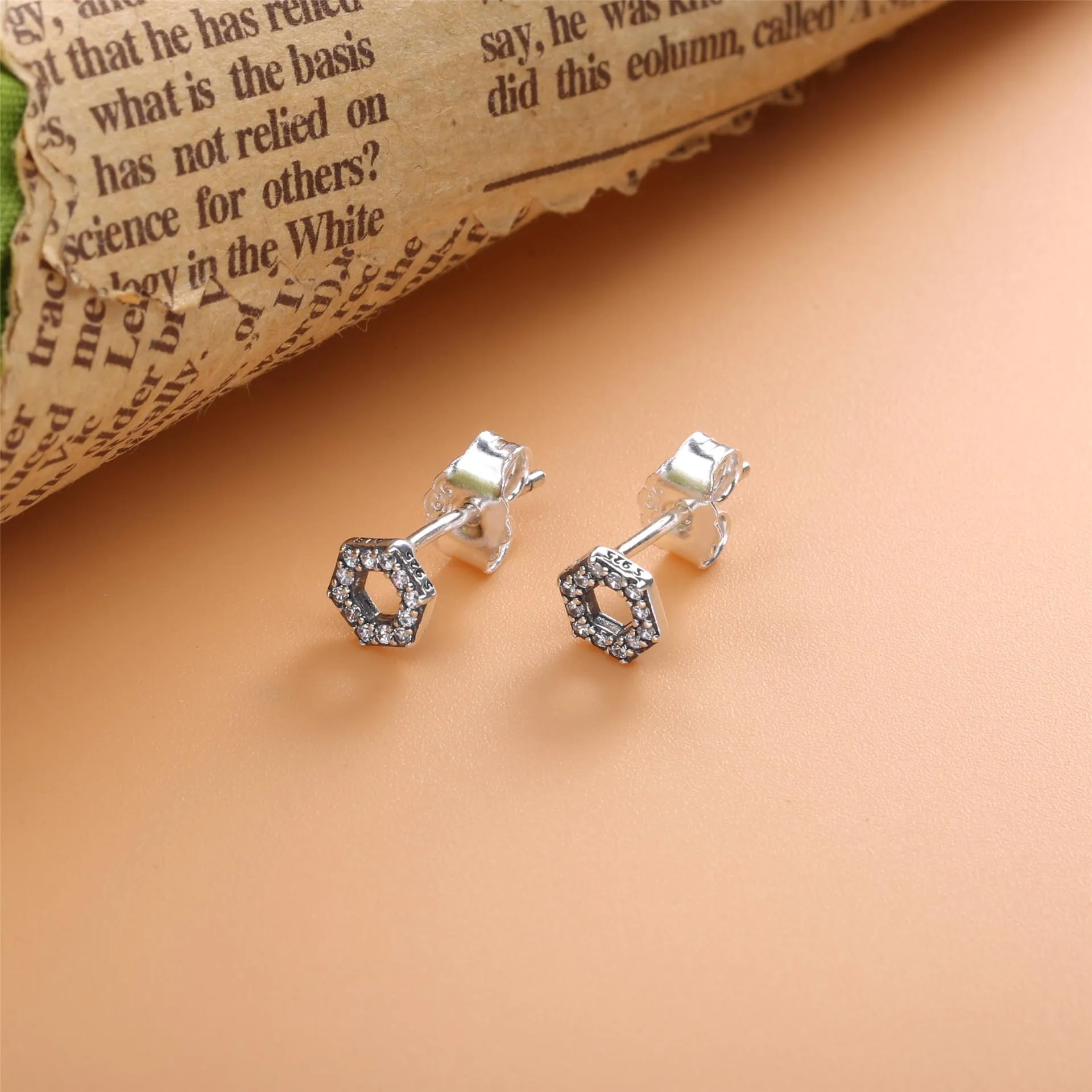 PANDORA Sparkling Honeycomb Hexagon Stud Earrings - 298800C01