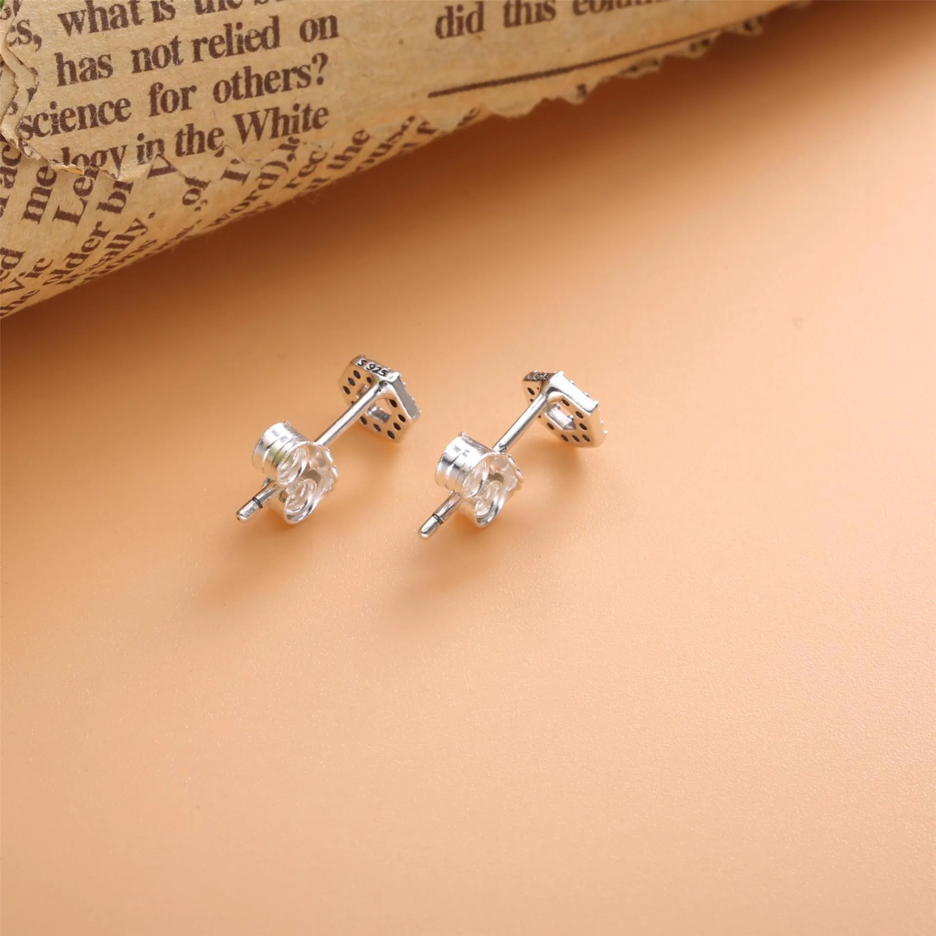 PANDORA Sparkling Honeycomb Hexagon Stud Earrings - 298800C01