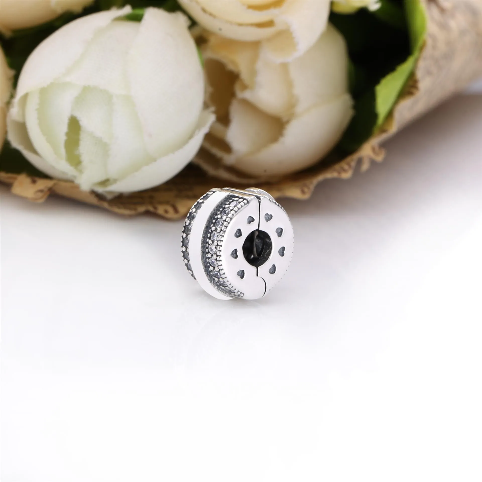 PANDORA Sparkling Pavé Lines & Logo Clip Charm - 799042C01