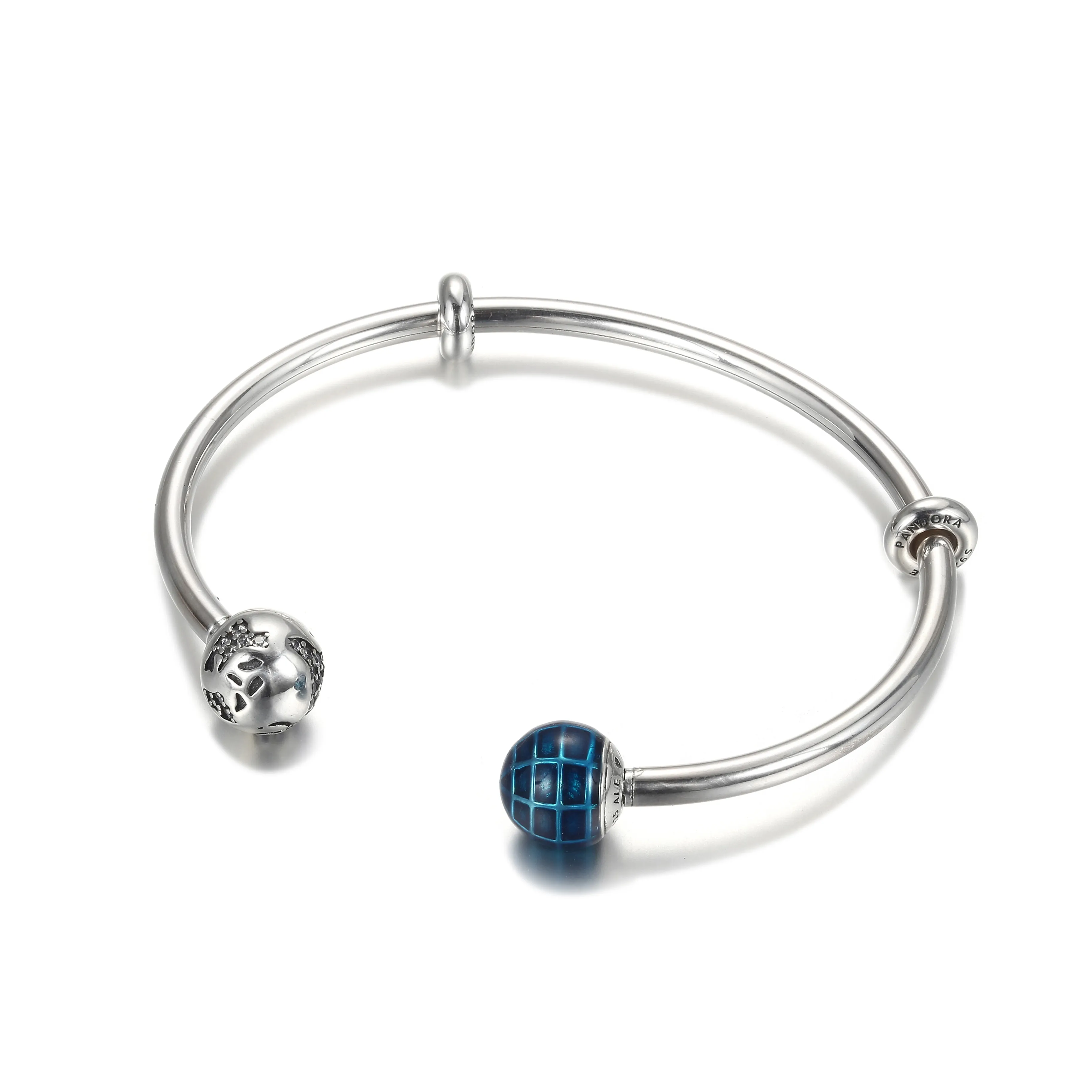 Pandora blue planet and globe open bangle - 599223C01