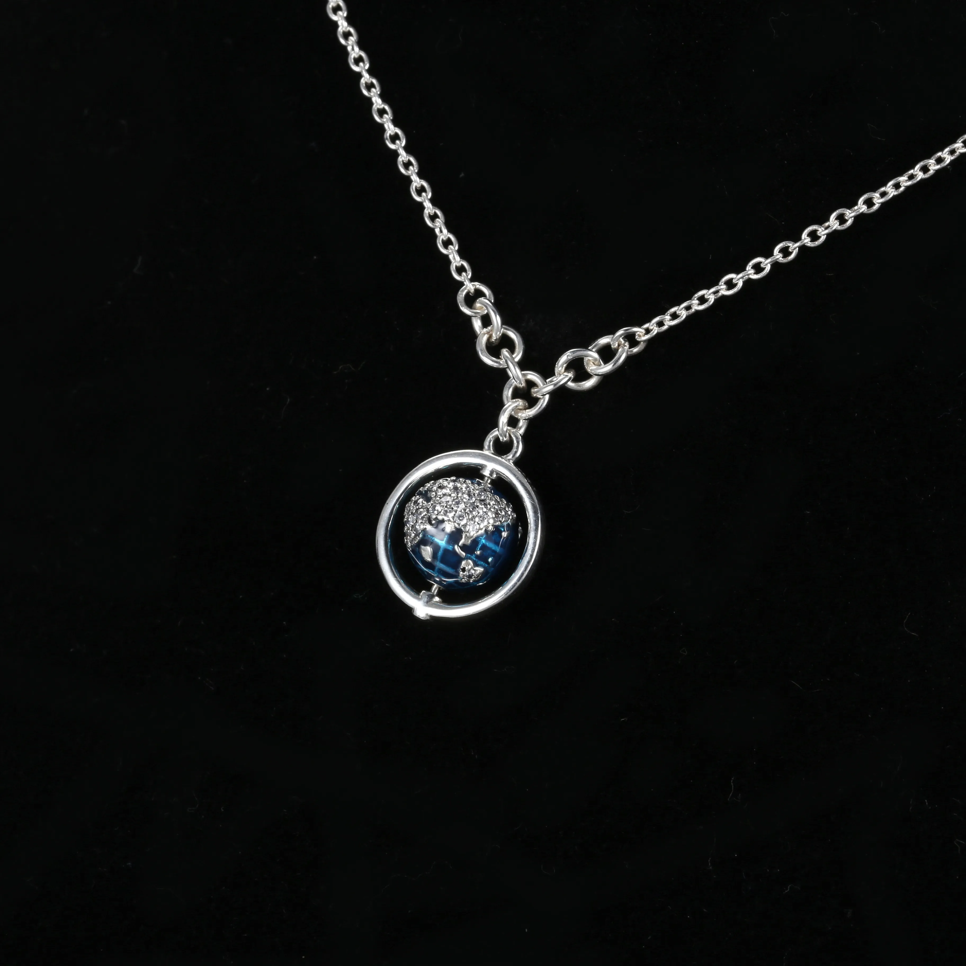 Pandora Globe Necklace - 399235C01