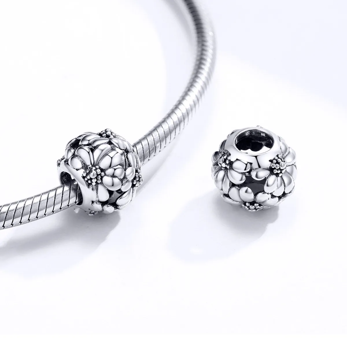 Pandora Style Silver Daisy Charm - SCC1487