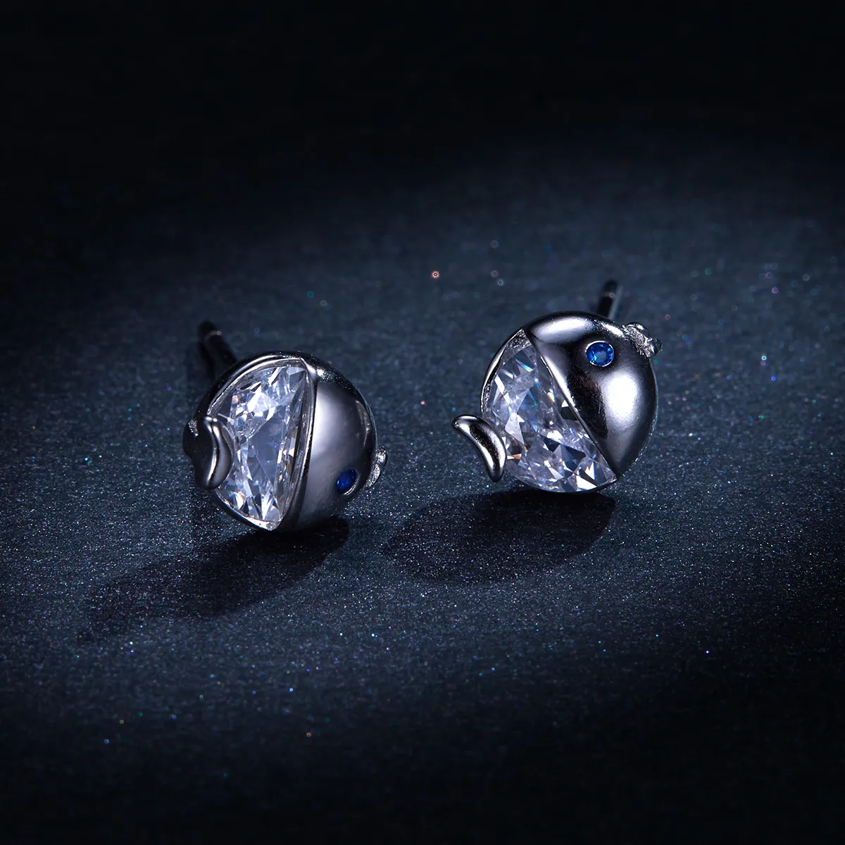 Pandora Style Silver Kissing Fish Stud Earrings - BSE204