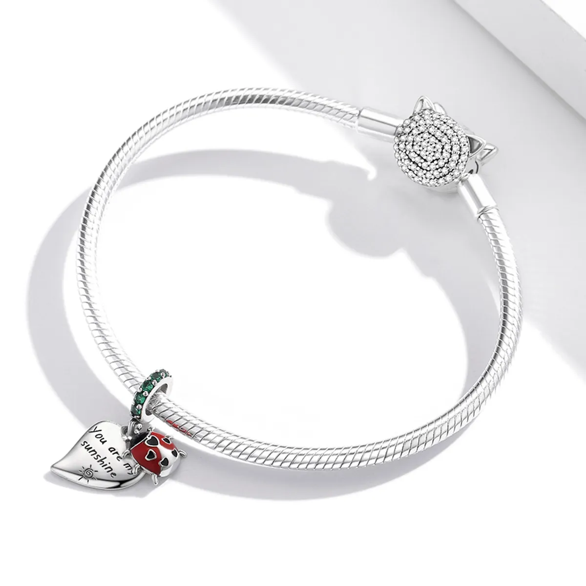 Pandora Style Ladybug with Leaves Dangle - BSC492