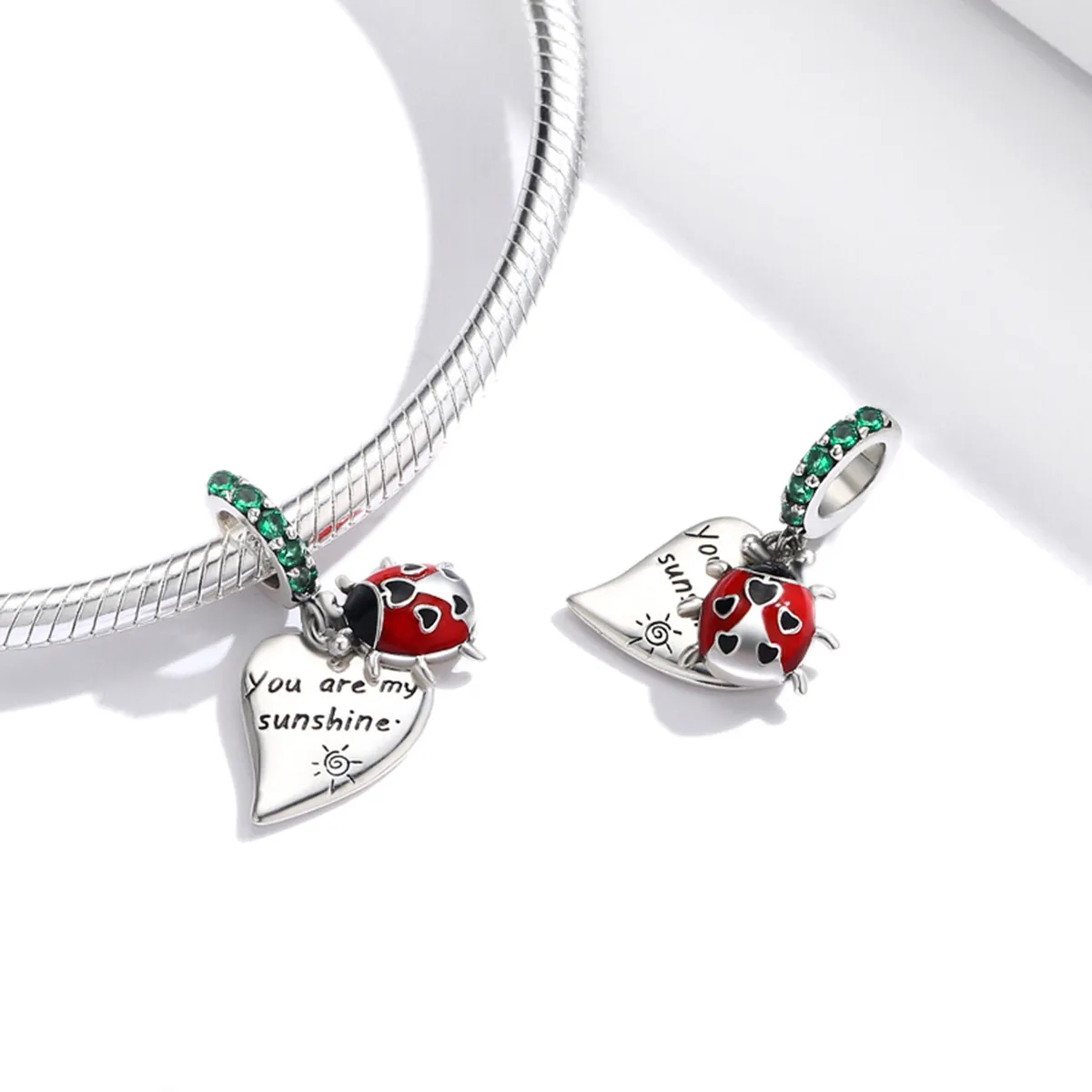 Pandora Style Ladybug with Leaves Dangle - BSC492