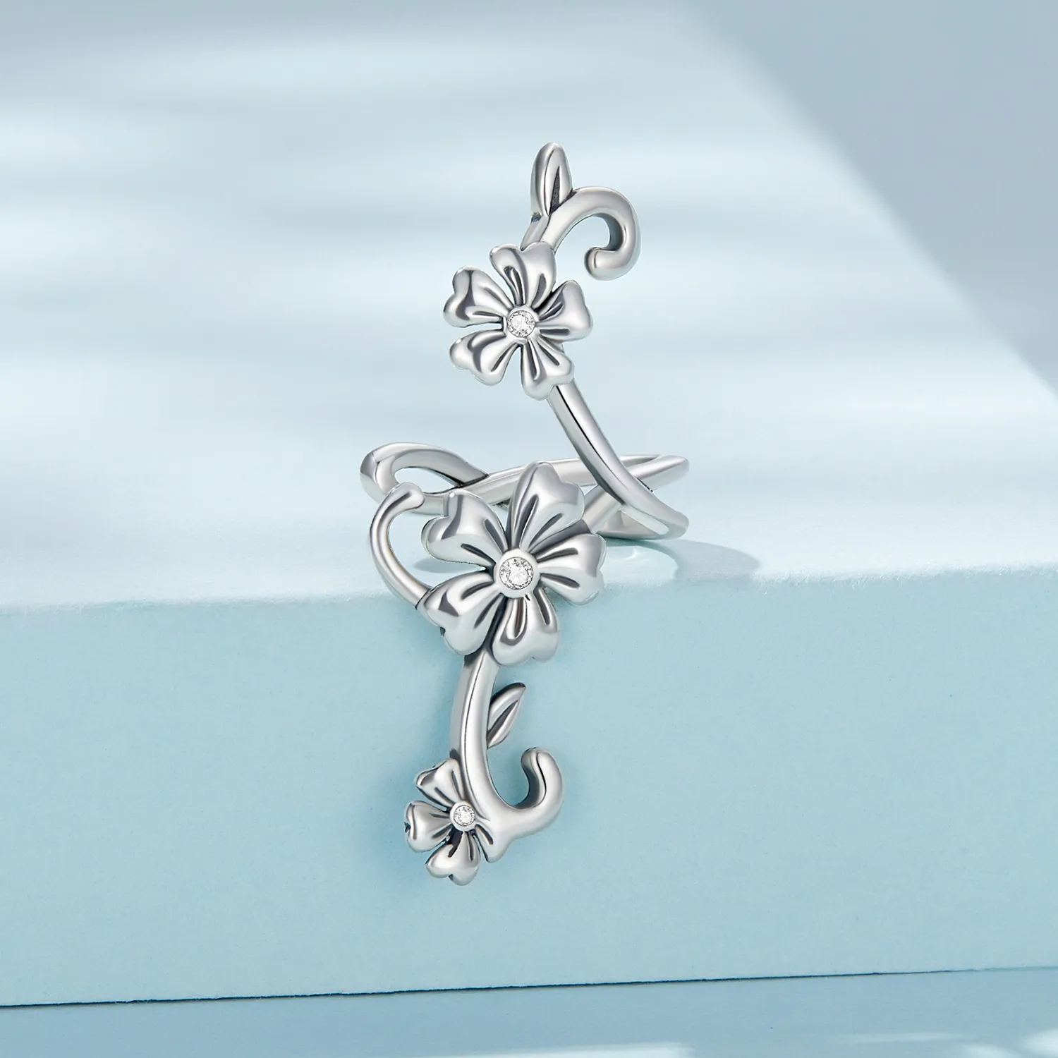 Pandora Style Pattern Ear clip - SCE1512