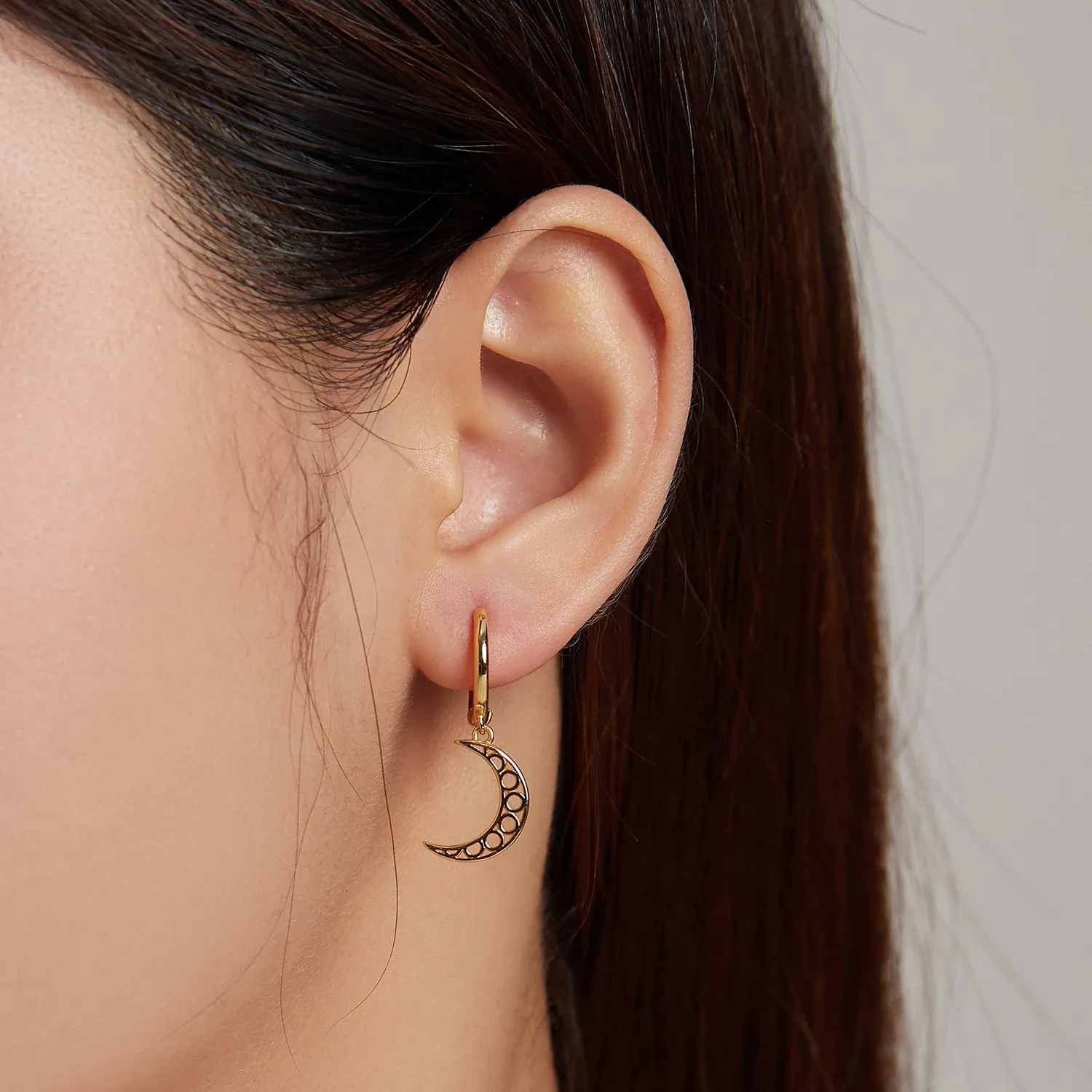 Pandora Style Minimalism - Crescent Hoop Earrings - SCE1191