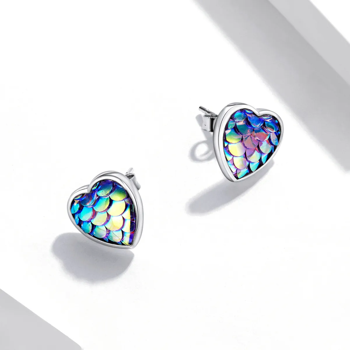 Pandora Style Fish Scale Heart Stud Earrings - SCE1300