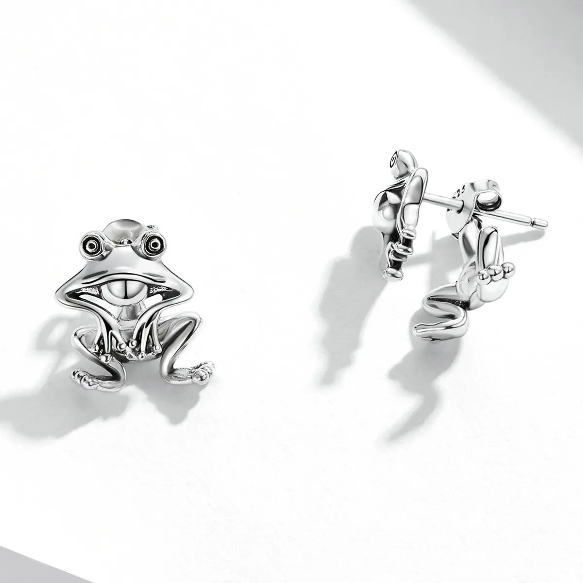 Pandora Style Funny Frog Stud Earrings - SCE1324