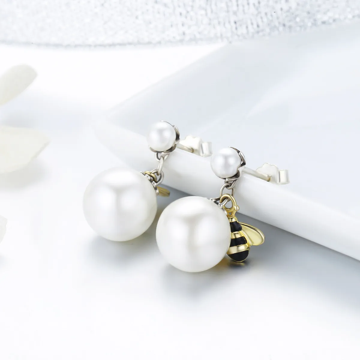 Pandora Style Woman Bee and Pearl Stud Earrings - SCE232