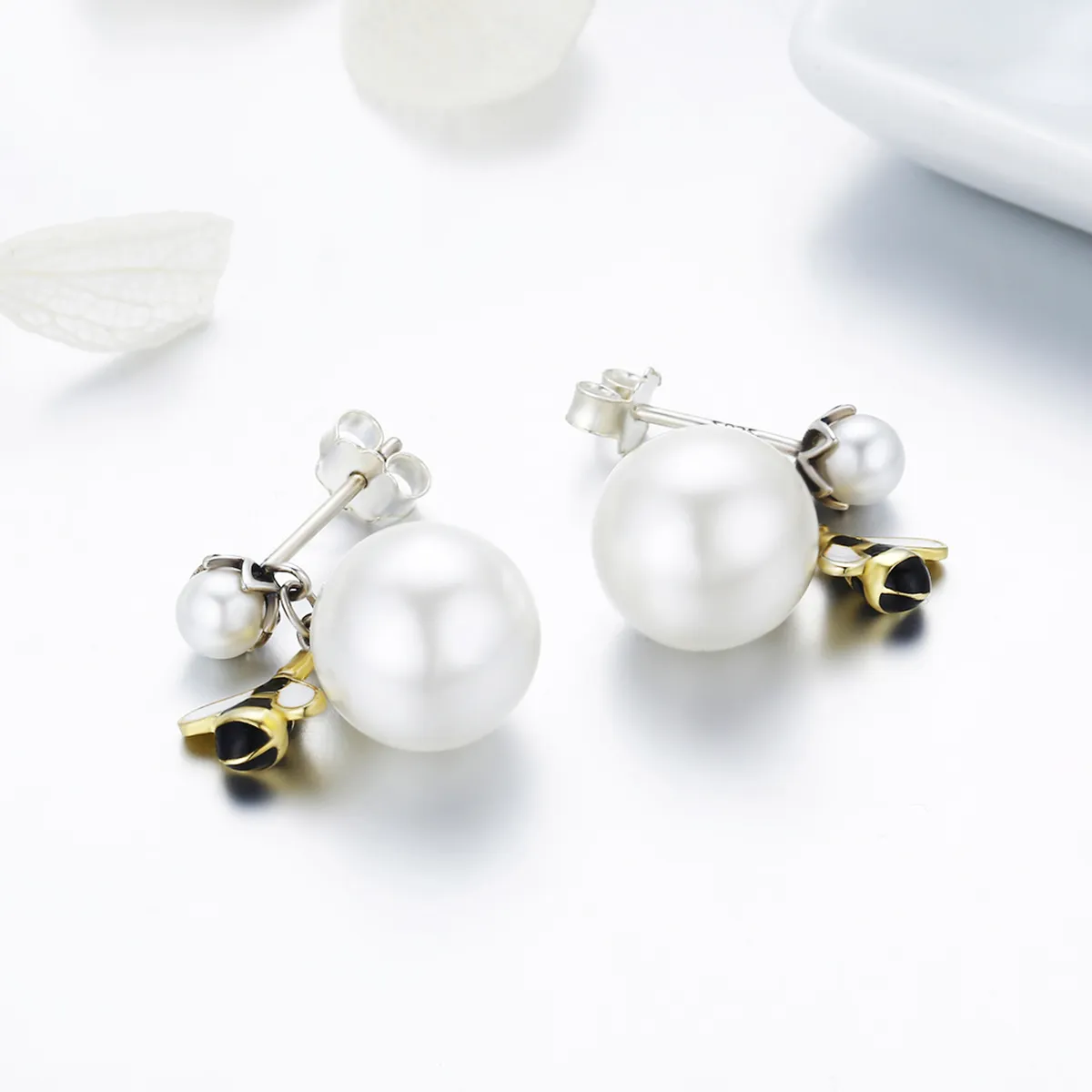 Pandora Style Woman Bee and Pearl Stud Earrings - SCE232