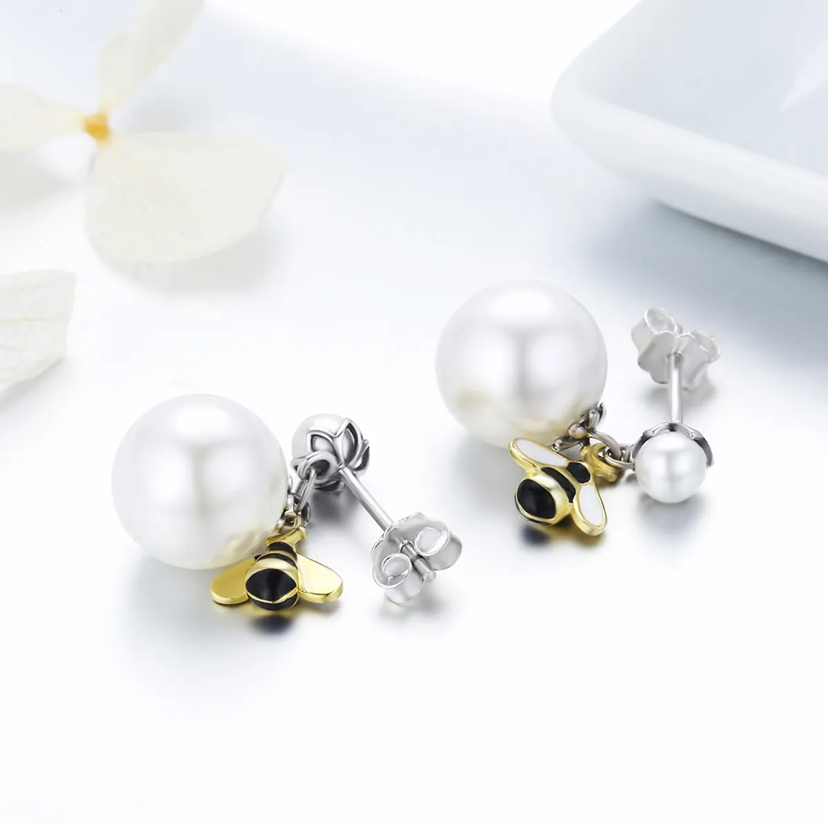 Pandora Style Woman Bee and Pearl Stud Earrings - SCE232