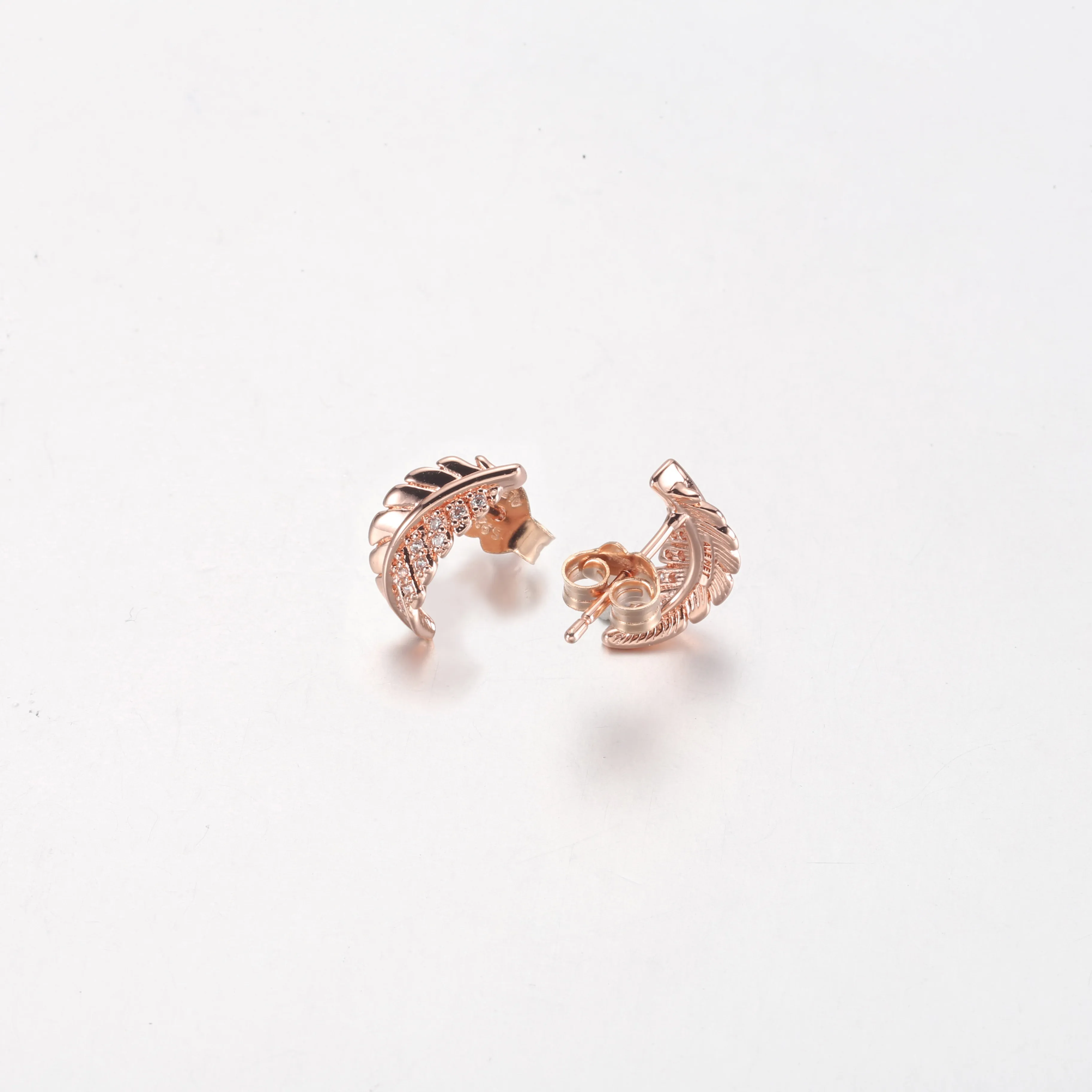 PANDORA Floating Curved Feather Stud Earrings - 282574C01