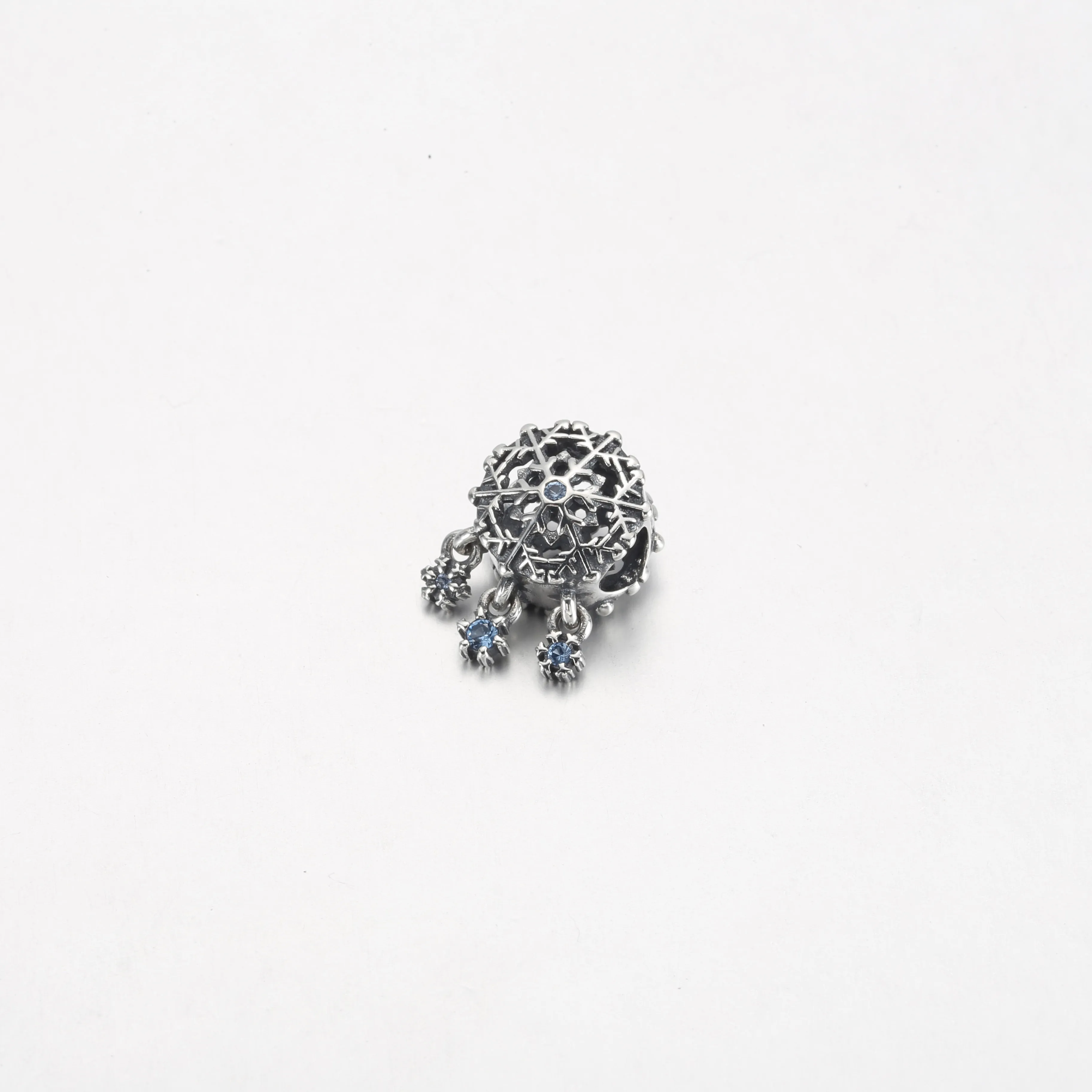 PANDORA Icy Snowflake Drop Charm - 792367C01