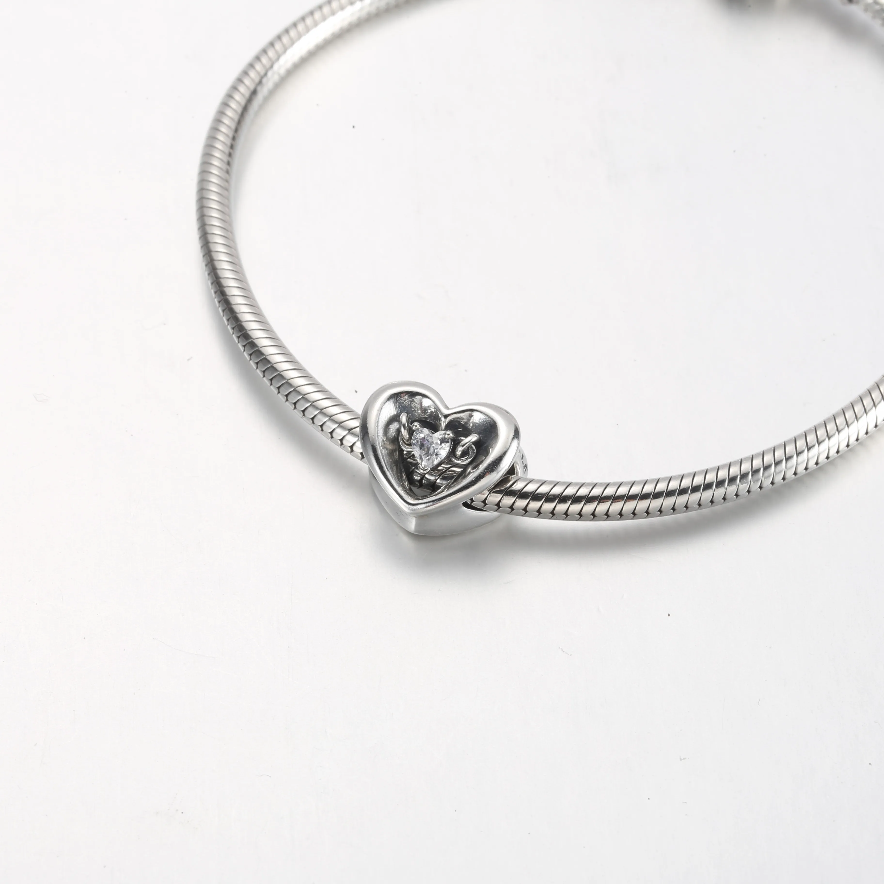 PANDORA Radiant Heart & Floating Stone Charm - 792493C01