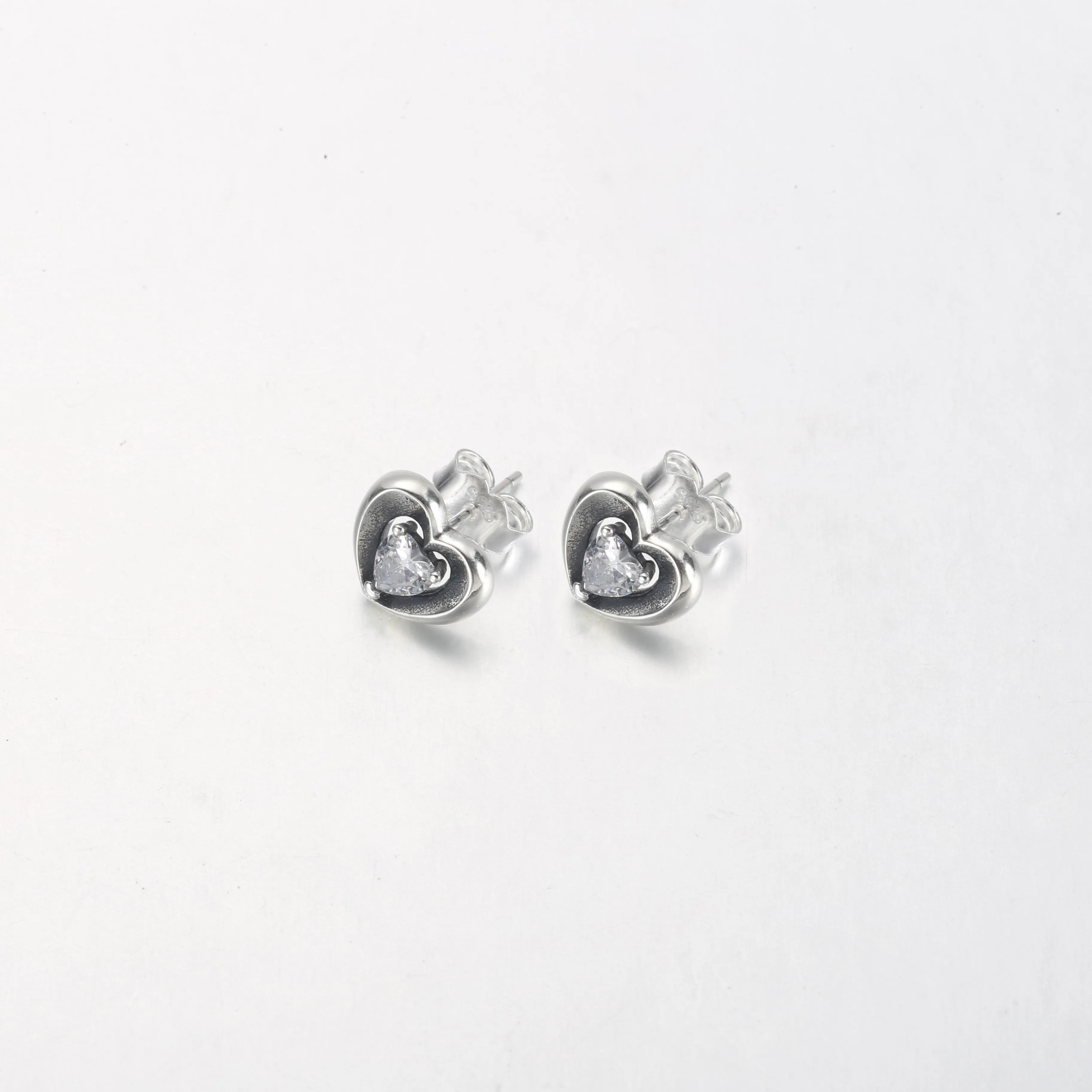 PANDORA Radiant Heart & Floating Stone Stud Earrings - 292500C01