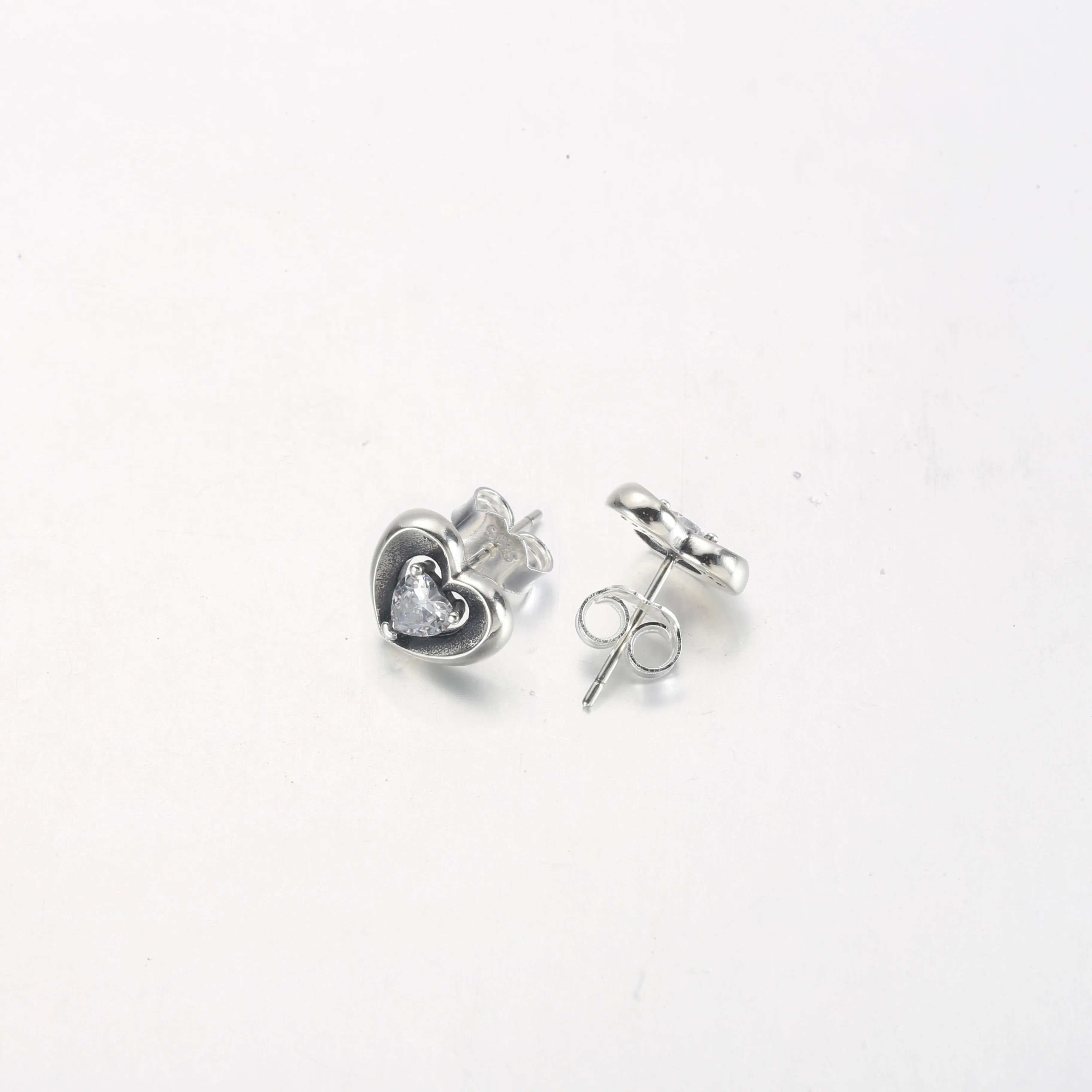 PANDORA Radiant Heart & Floating Stone Stud Earrings - 292500C01