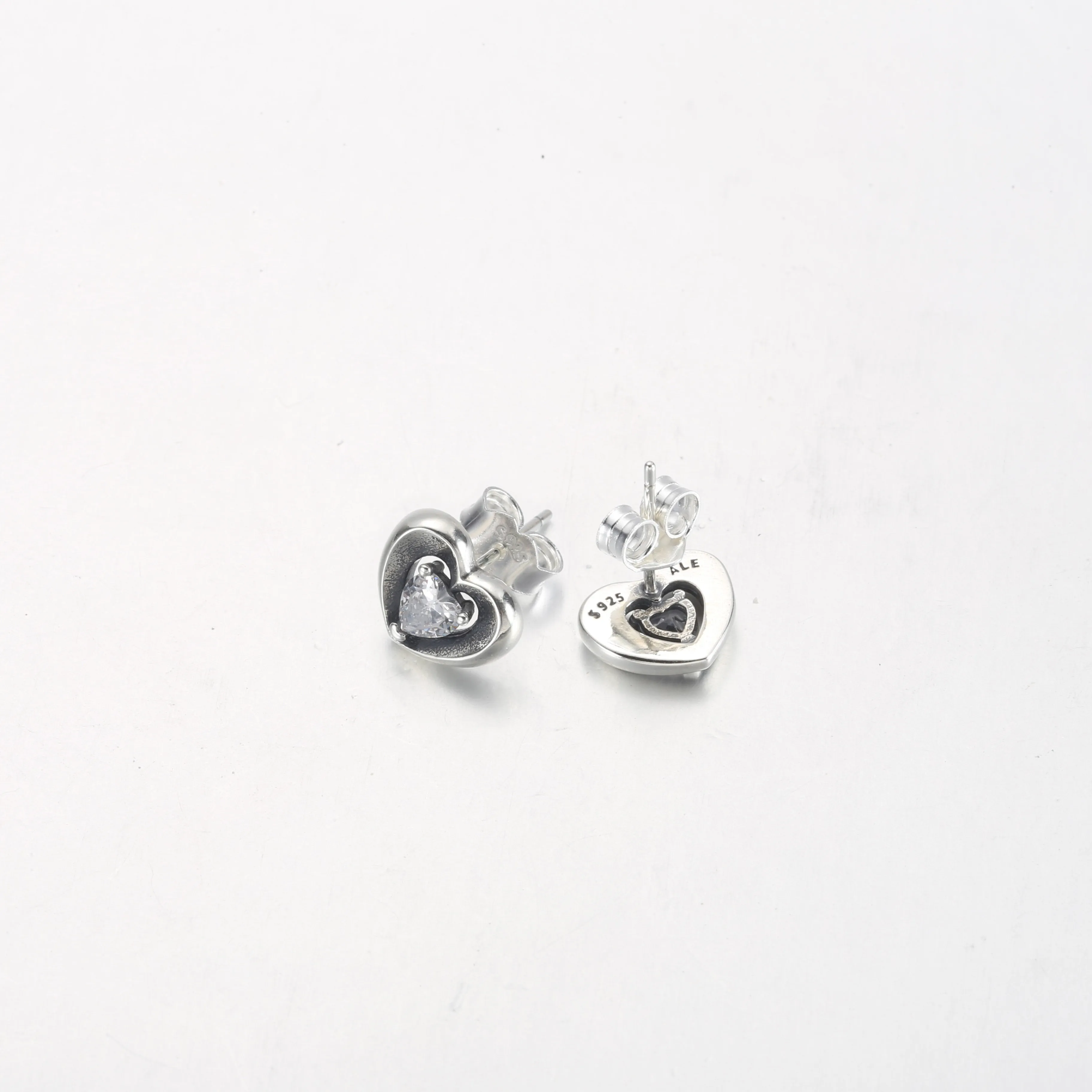 PANDORA Radiant Heart & Floating Stone Stud Earrings - 292500C01